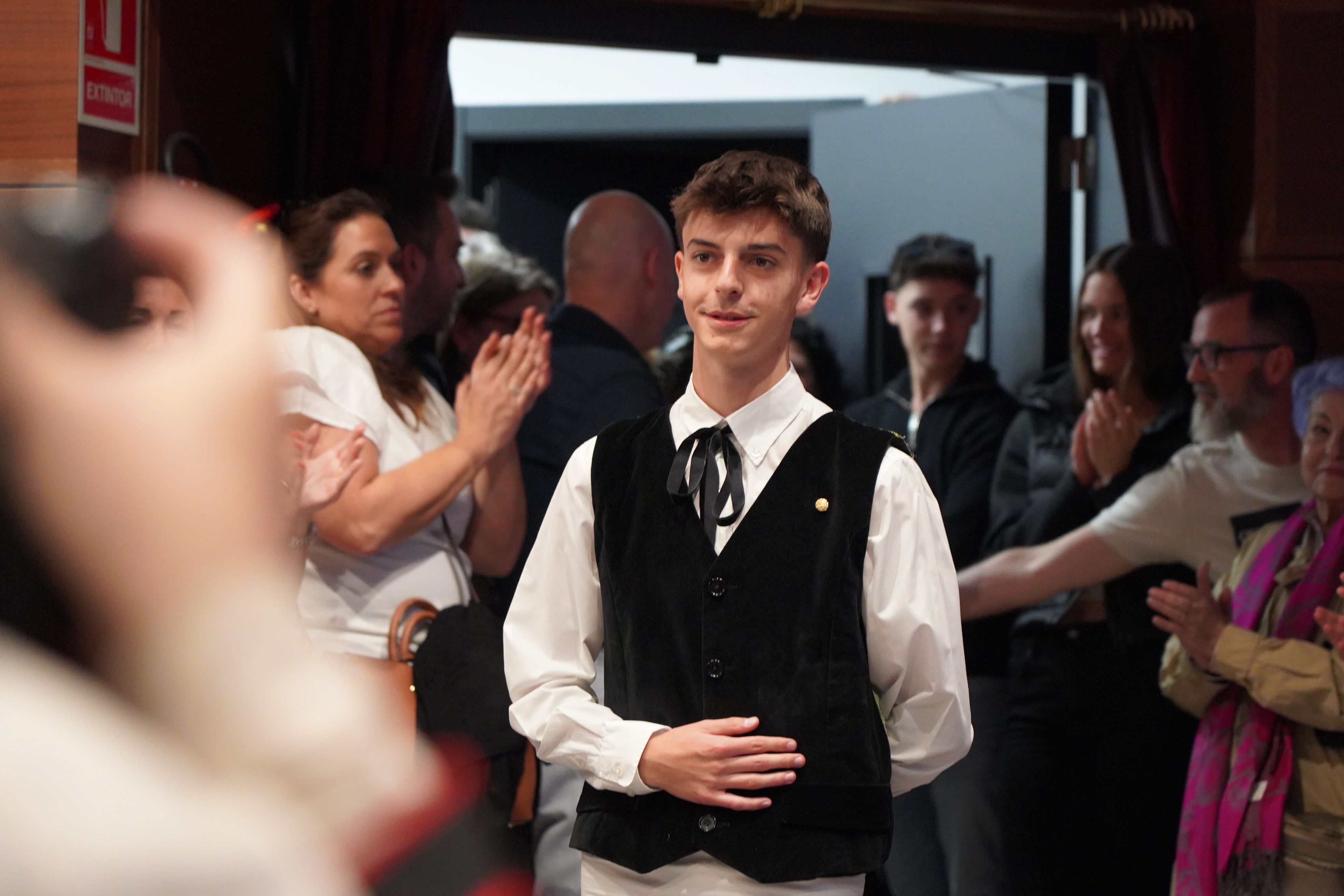 Arribada d'Adrià Llobet, hereu sortint.