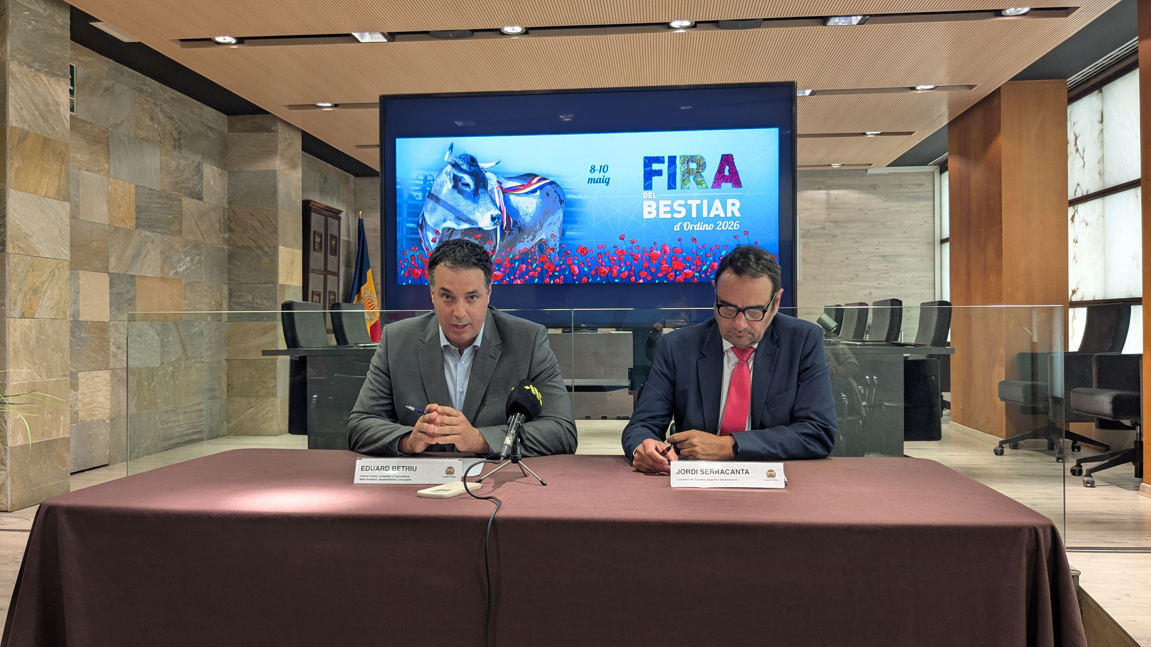 El cònsol menor d'Ordino, Eduard Betriu, i el conseller de Turisme, Dinamització i Esports, Jordi Serracanta, durant la presentació de la Fira del Bestiar.
