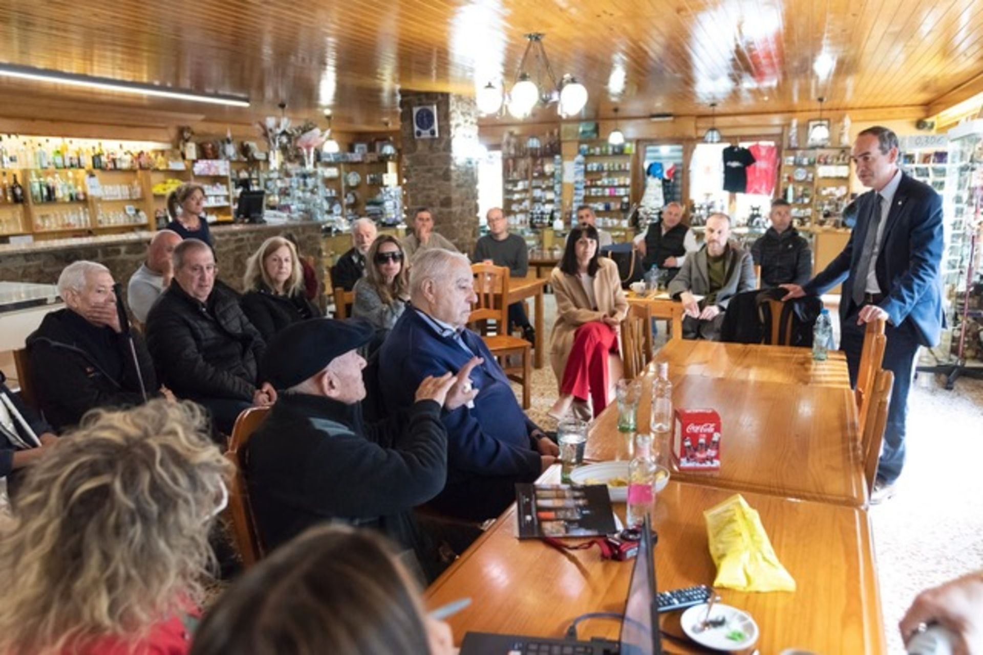 El comú de Canillo presenta al veïnat de Meritxell els projectes d’obres a la zona i recull les seves demandes.