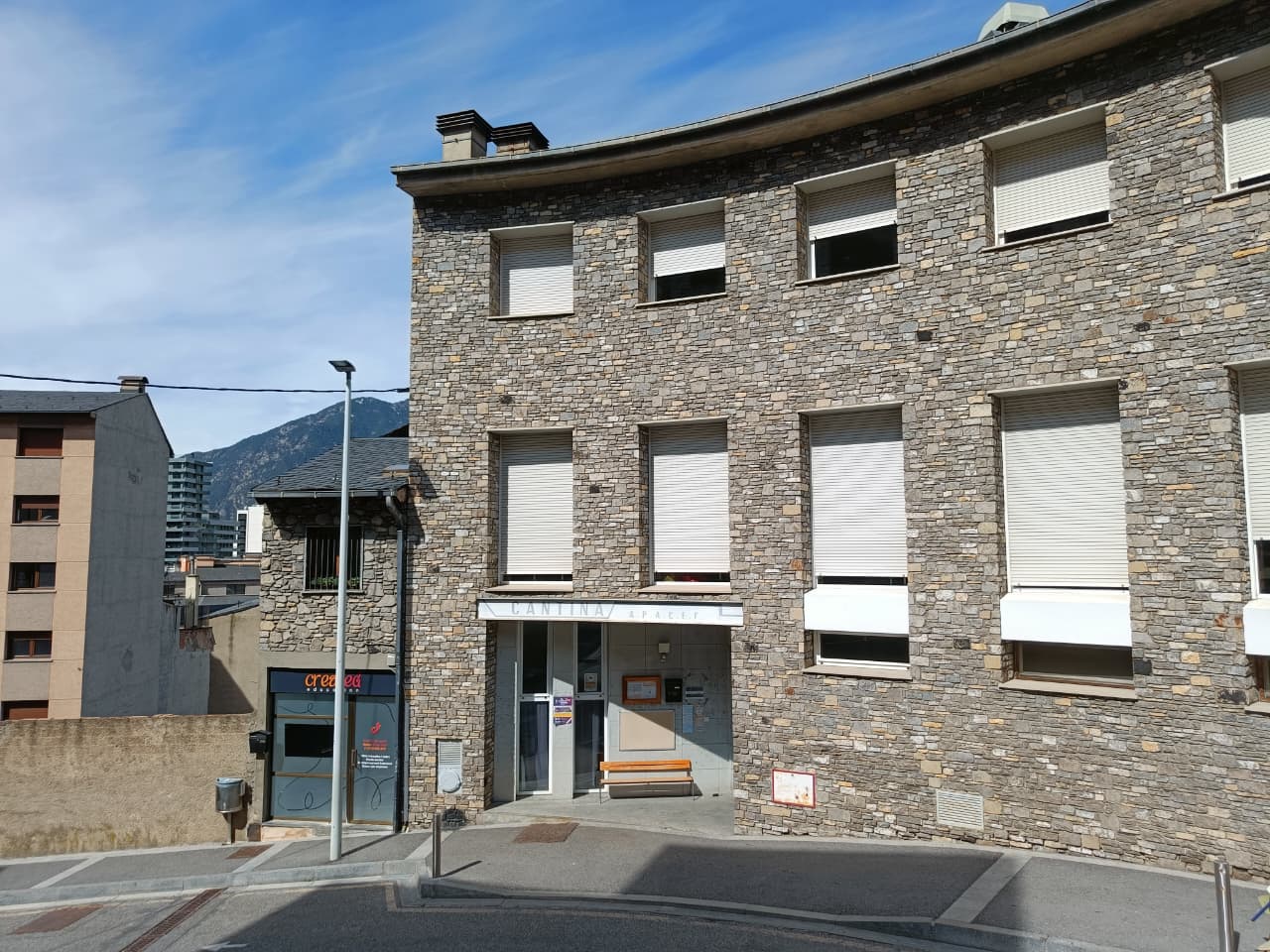 Una imatge de la cantina de l'escola francesa d'Escaldes.