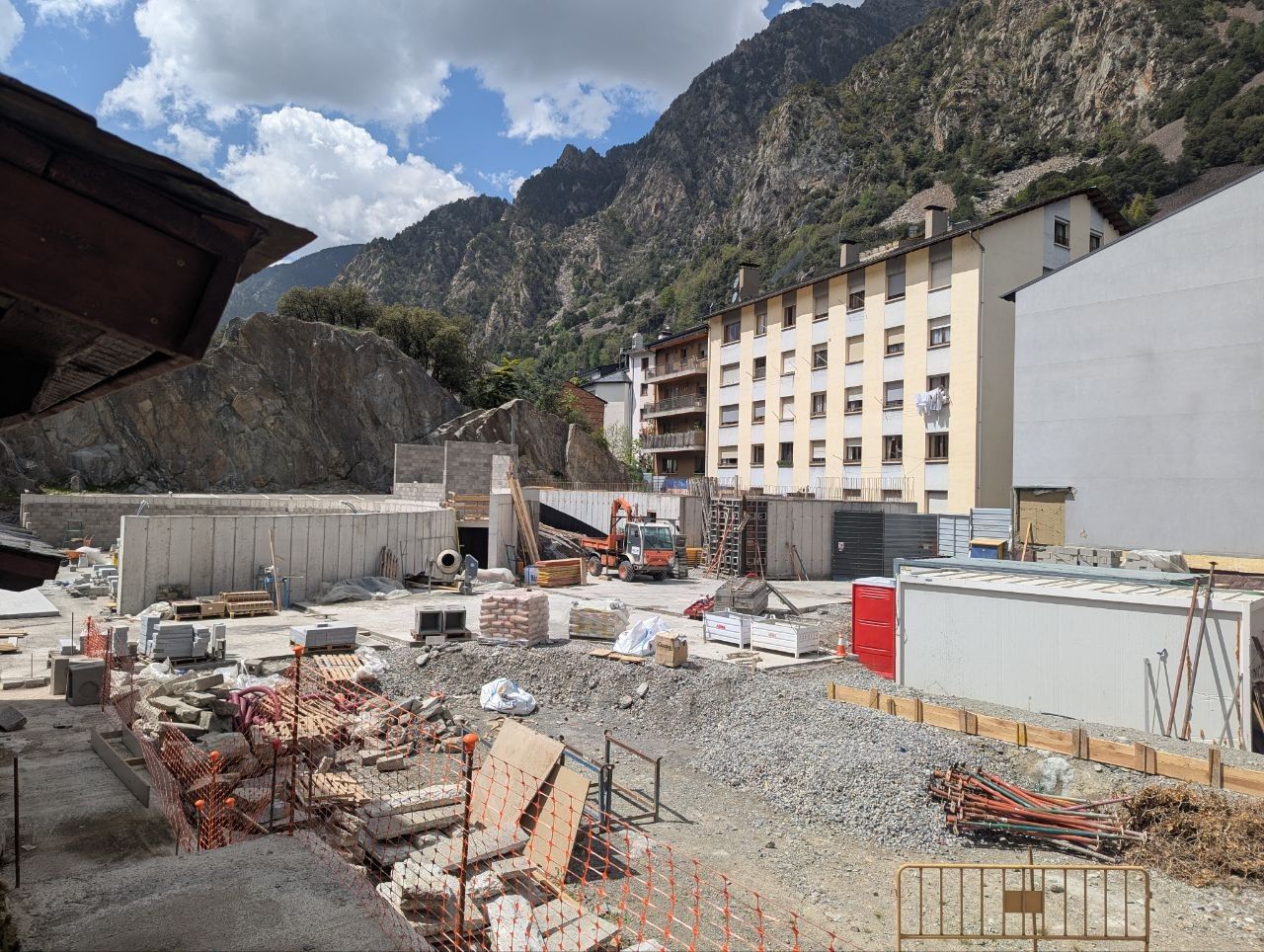Obres dels entorns de la Casa de la Vall.