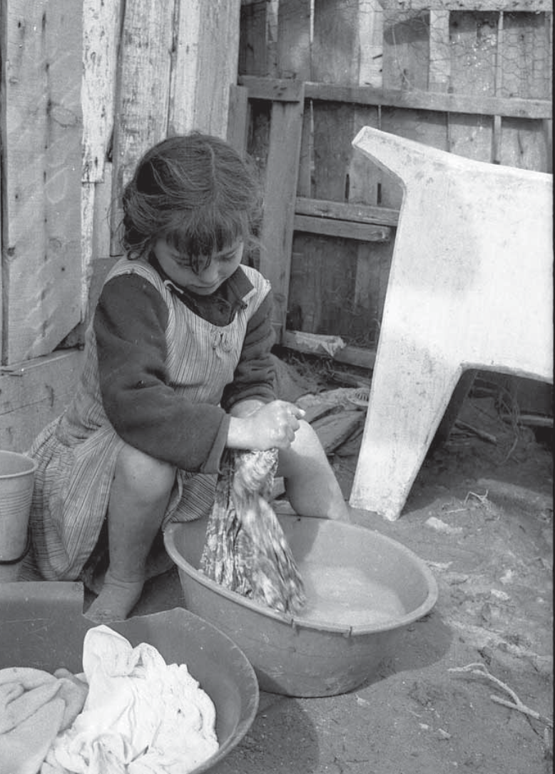 Al barri de la Quinta do Narigão (Lisboa, 1968), els nens començaven a treballar des de molt petits.