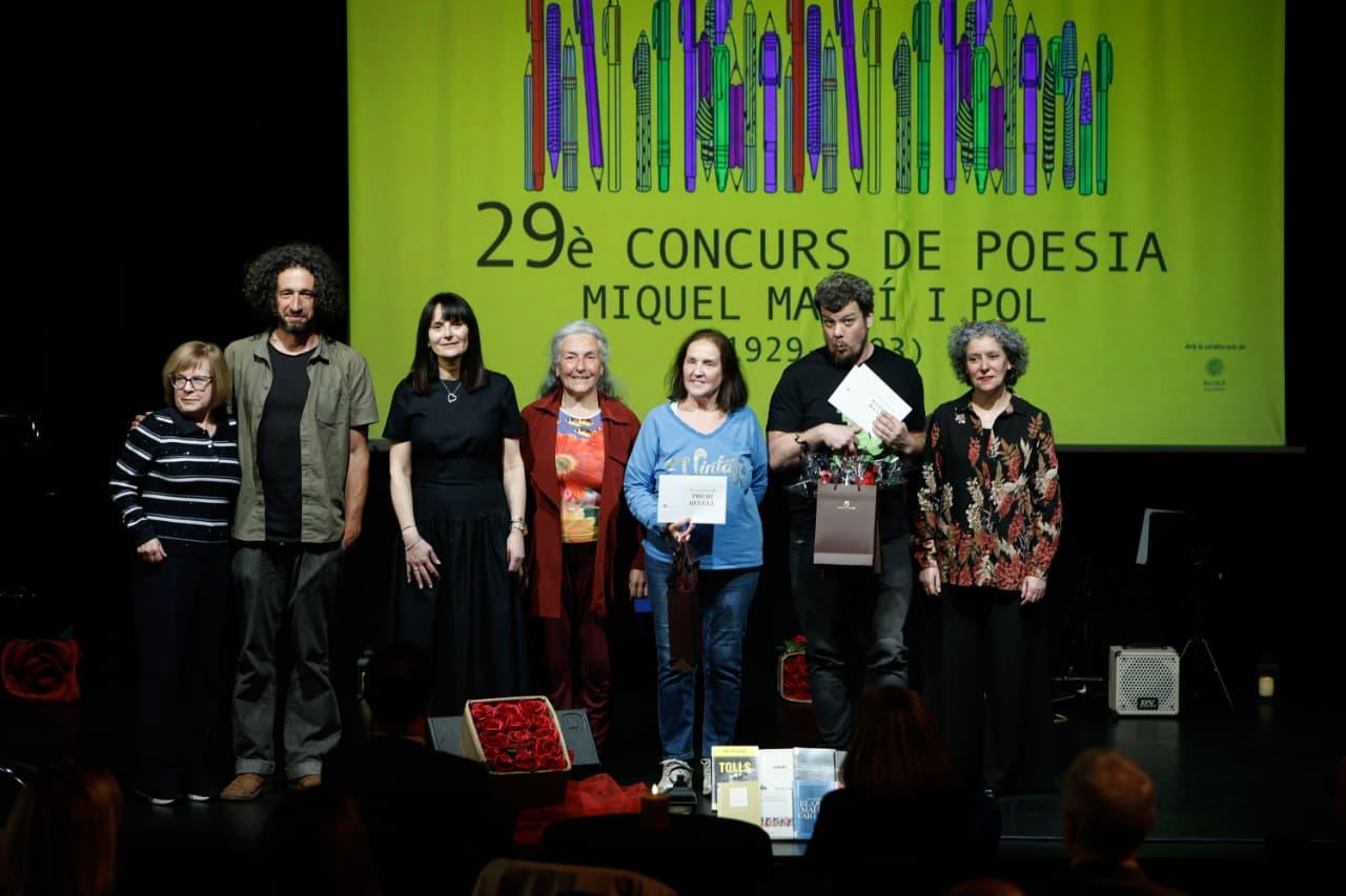 El Concurs de poesia Miquel Martí i Pol premia les obres de Cristina Llanas i Albert Ruiz.