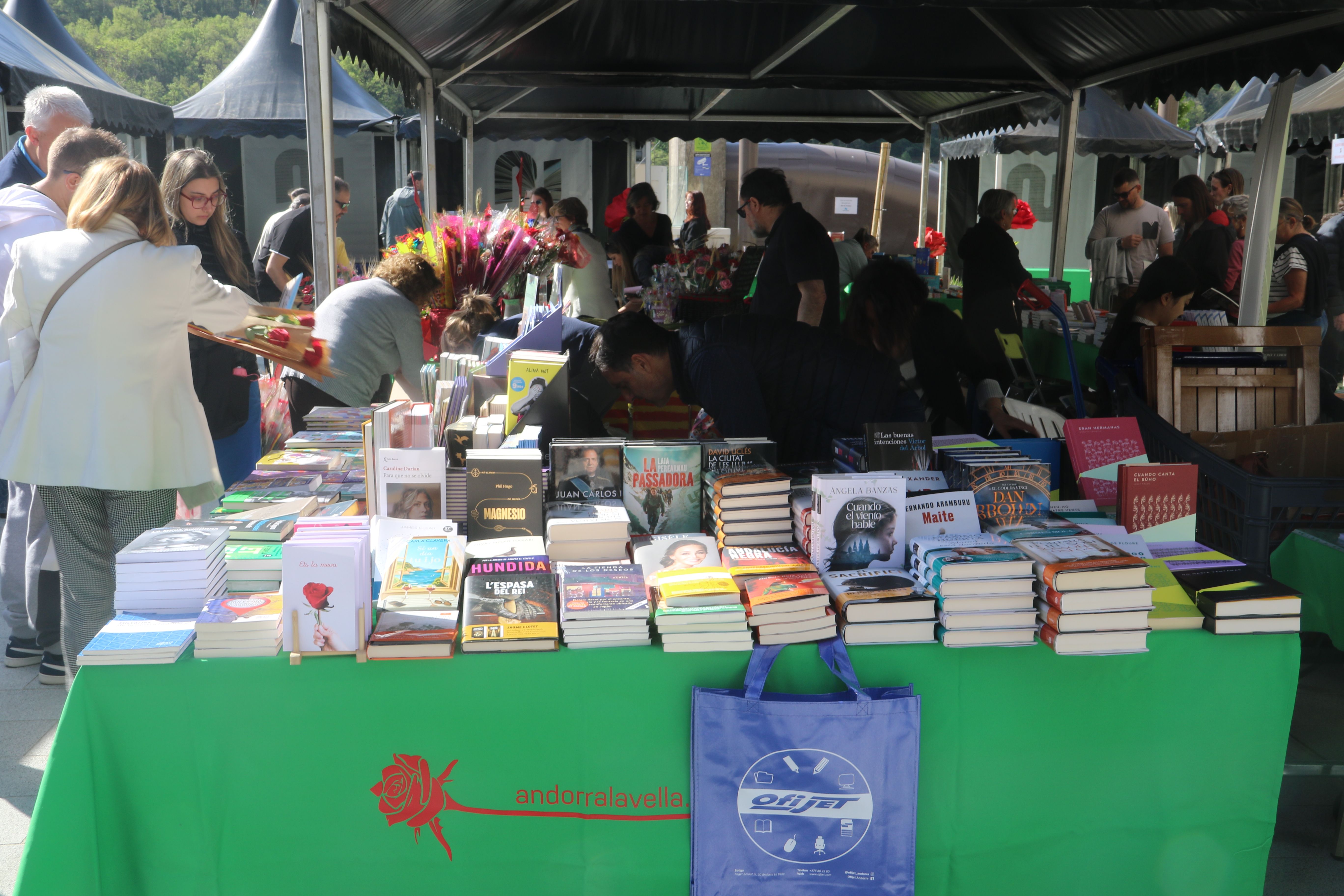 Un dels estands a la fira del llibre de Sant Jordi.