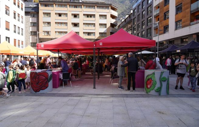 Parades de Sant Jordi a la Plaça Coprínceps.