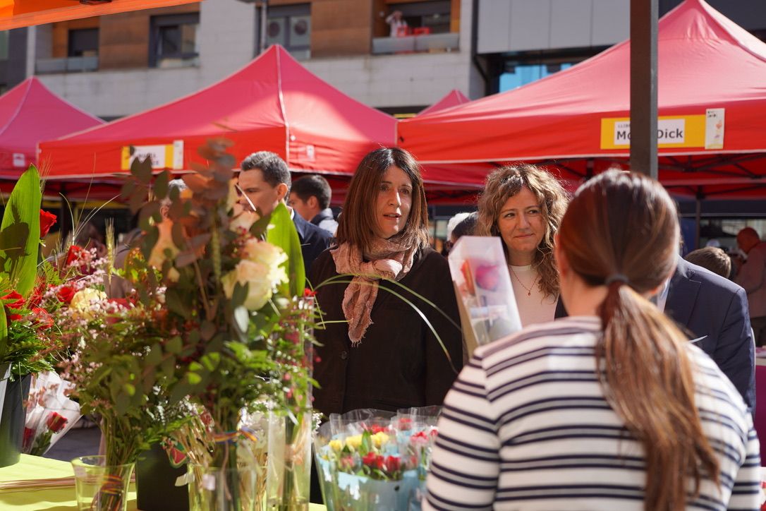 La corporació comunal en una parada de roses. 