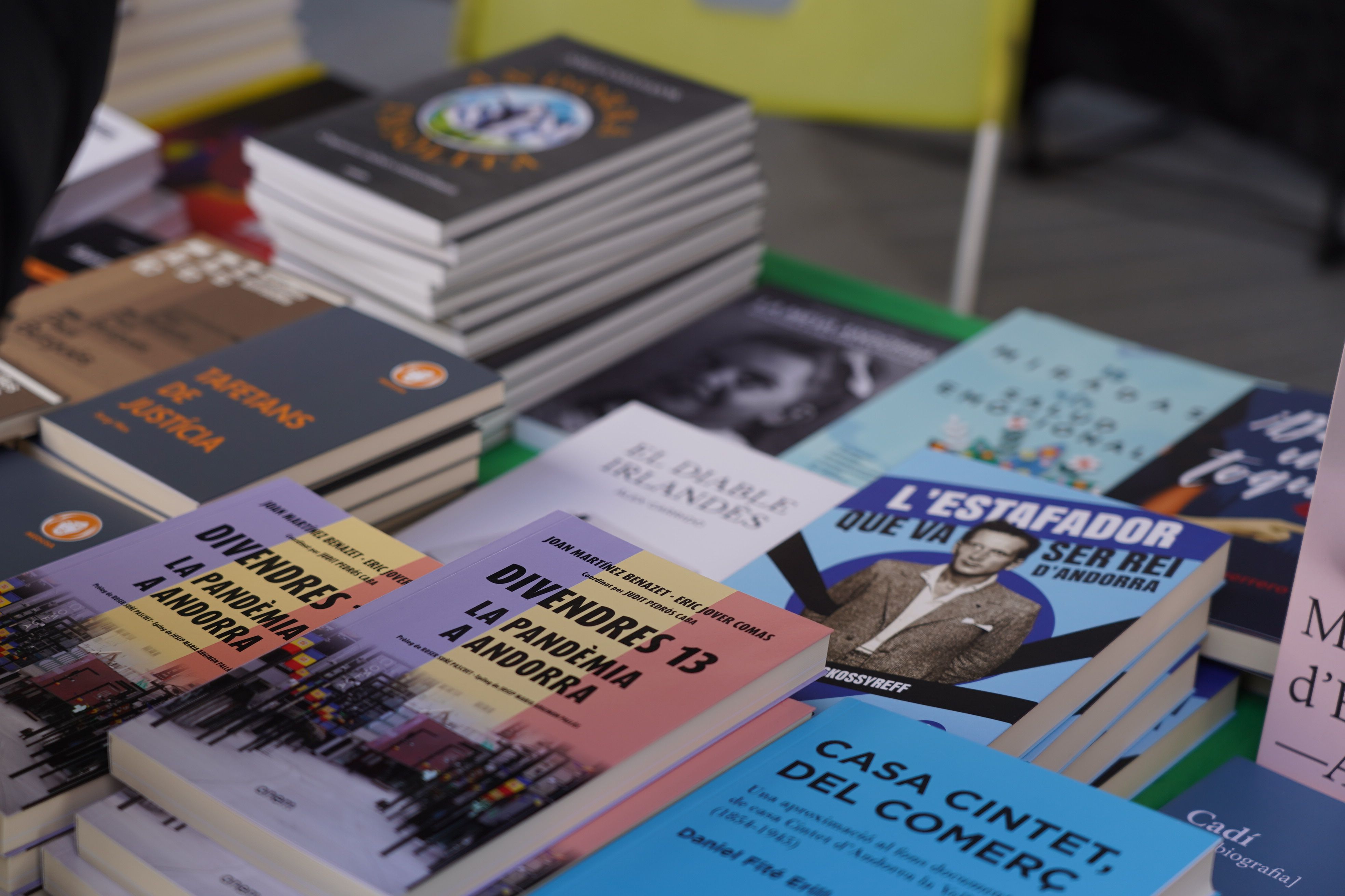 ‘Divendres 13. La pandèmia a Andorra’, el protagonista per golejada d’aquest Sant Jordi.