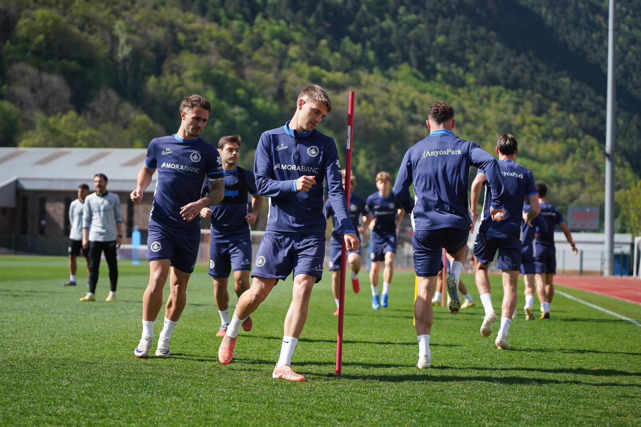 L'equip s'entrena al Principat abans de viatjar demà dissabte cap a Madrid.