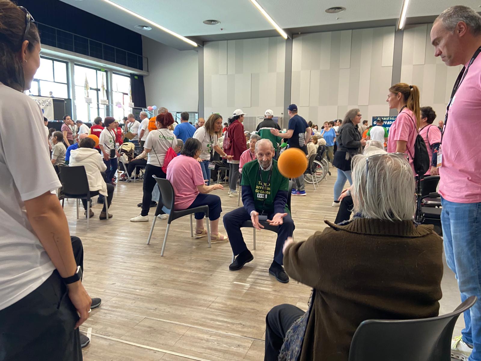 Passades amb la pilota per gaudir del matí. 