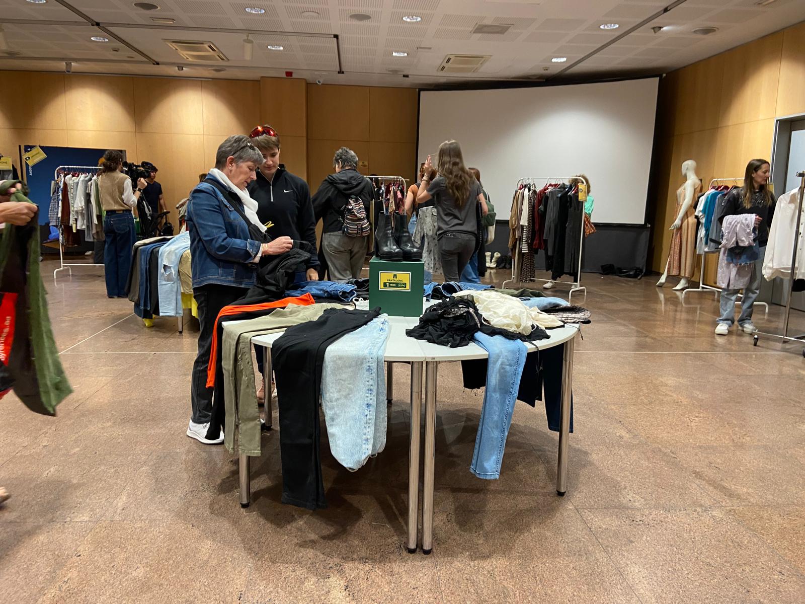 Pantalons i altre tipus de peces, per un troc. 