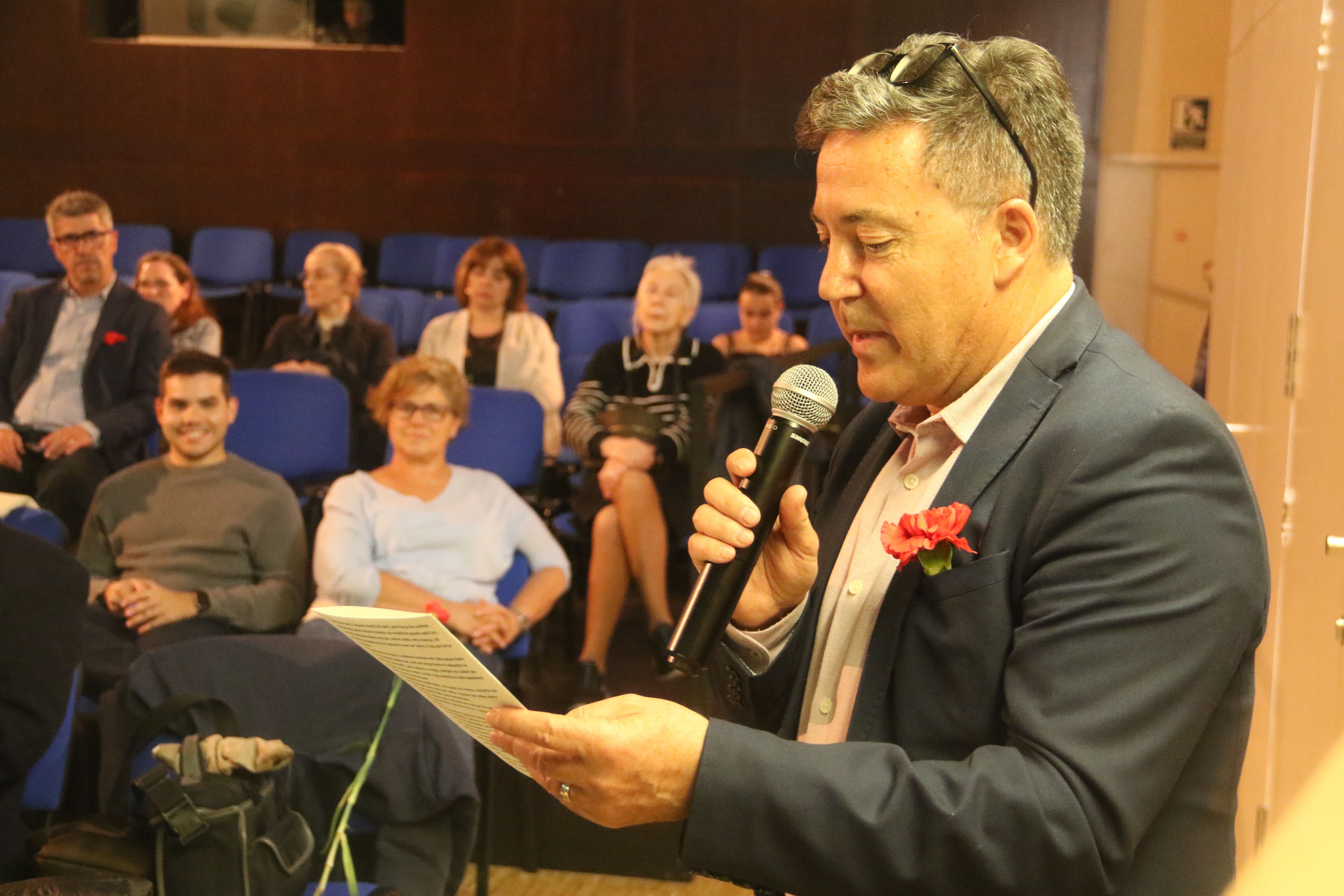 Jose Luis Gonçalves Carvalho durant la lectura de textos. 