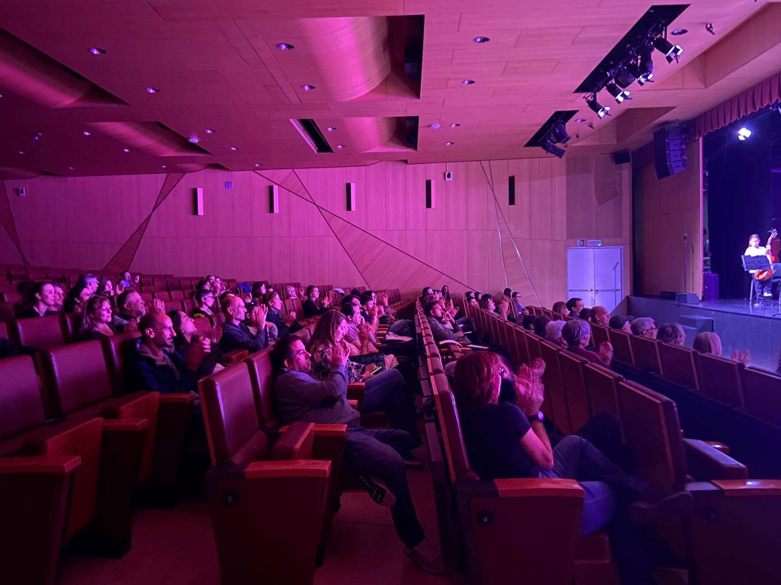 Aplaudiments del públic assistent a l'audiotri del Centre de Congressos.