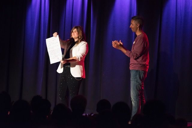 Un moment de l'actuació de la Maga Melanie.