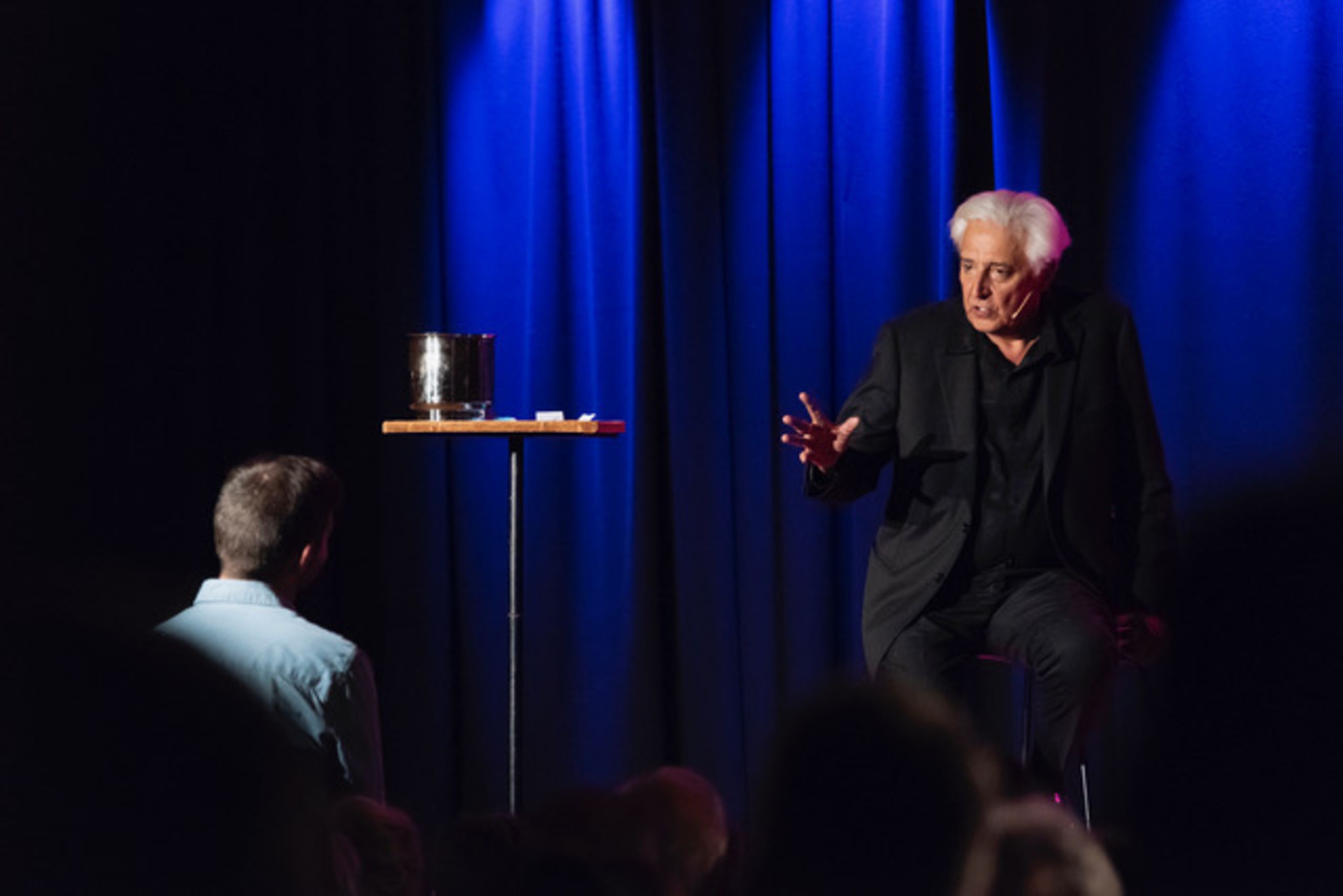 Anthony Blake durant l'espectacle que va oferir a Canillo.