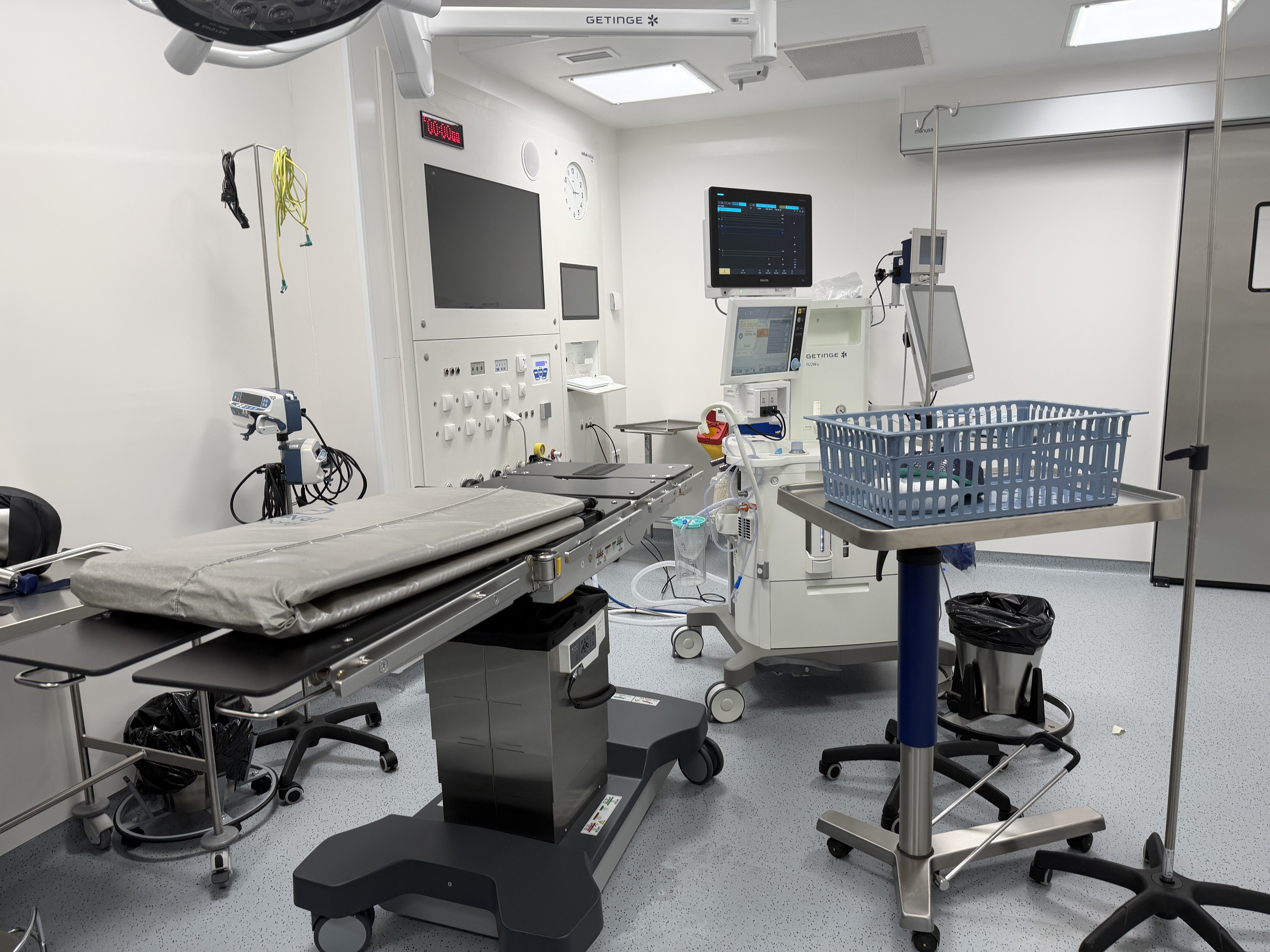 El nou quiròfan operatiu a l'hospital.