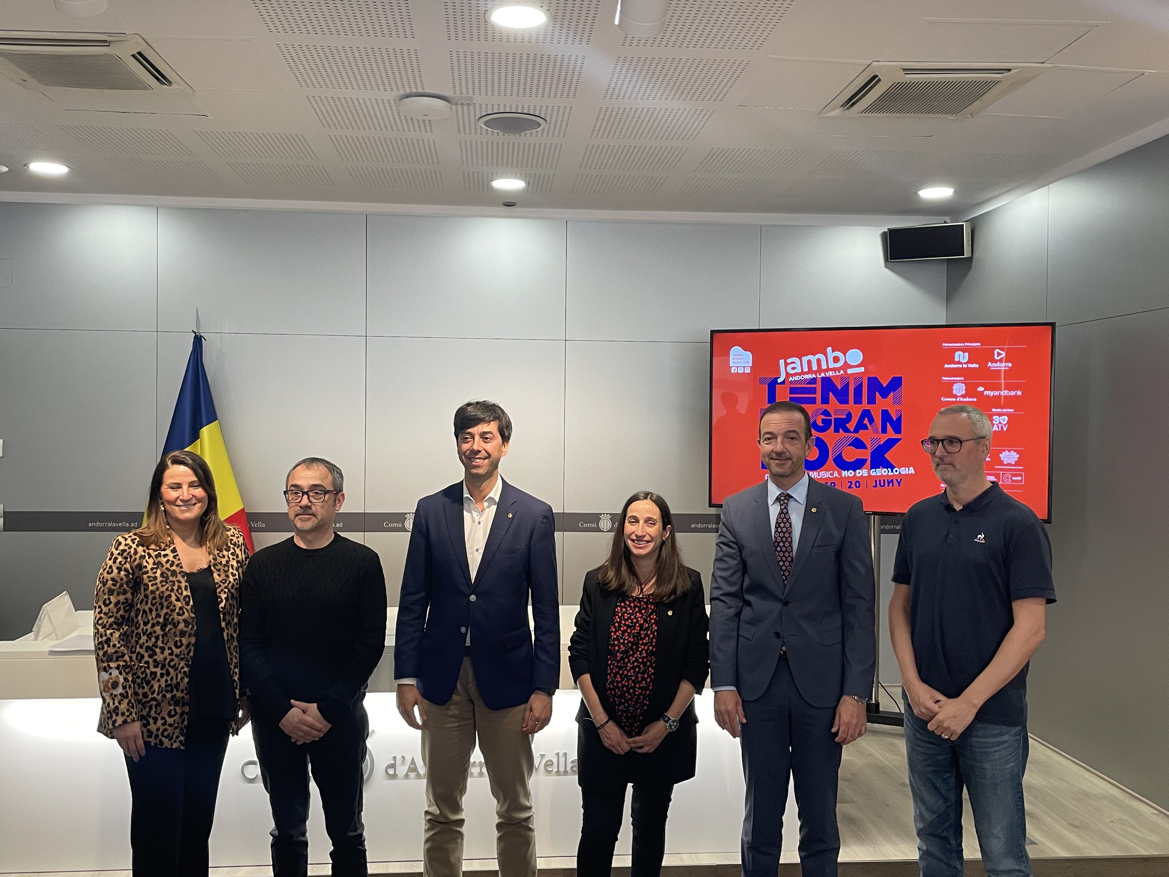 Les diferents autoritats en la presentació d'aquest matí.