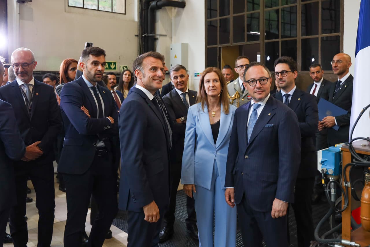 Macron durant la seva visita a FEDA.
