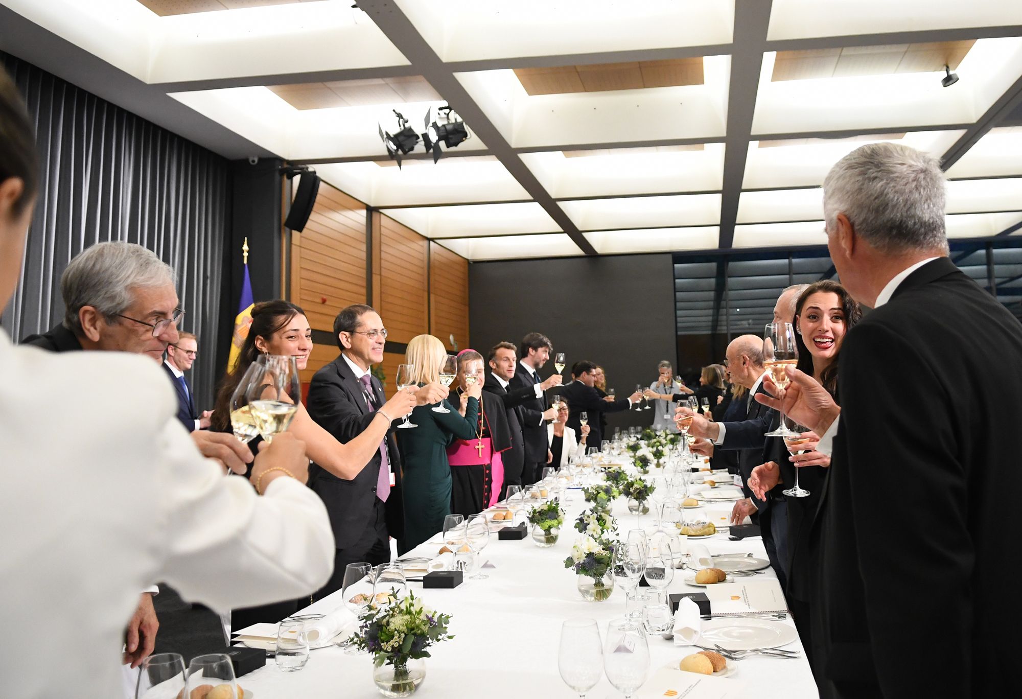 Brindis durant el sopar oficial ofert pel Copríncep Macron.