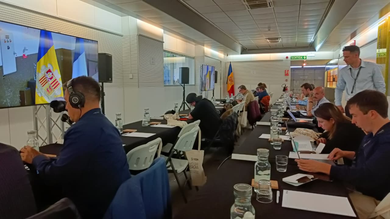 La sala de premsa habilitada a FEDA per seguir la visita. // M. P.