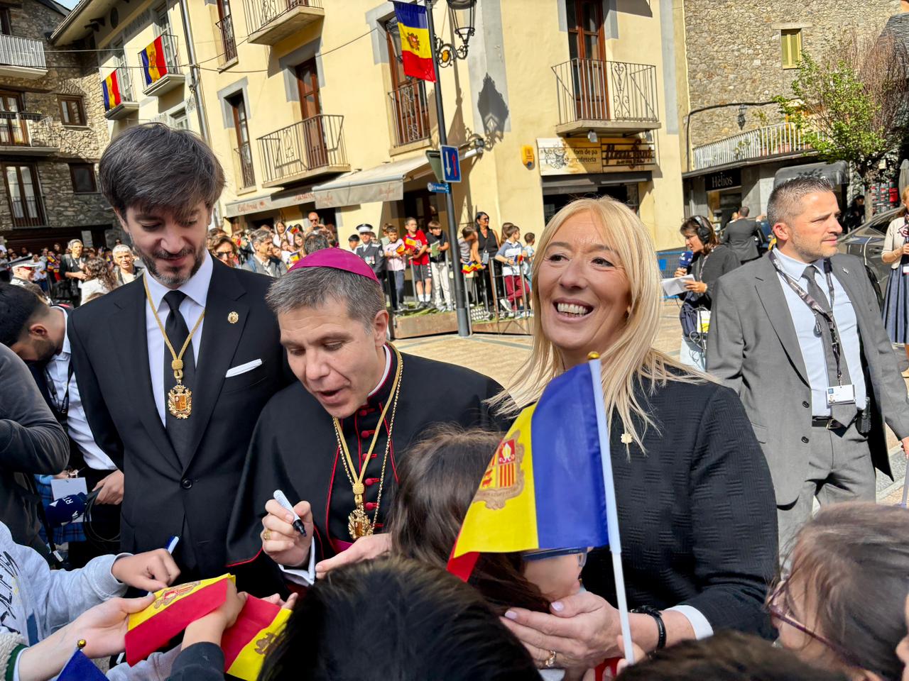 Josep-Lluís Serrano a la plaça del comú.