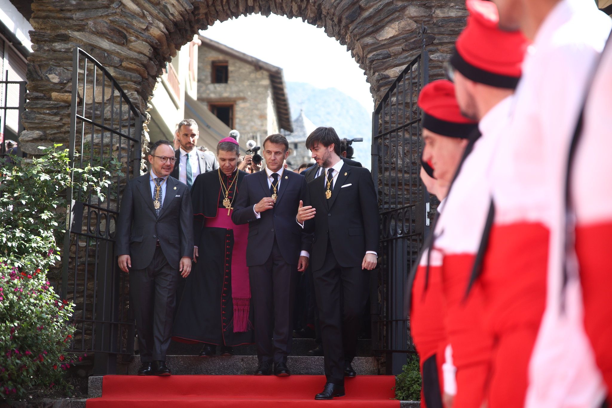 Arribada dels coprínceps a la Casa de la Vall.
