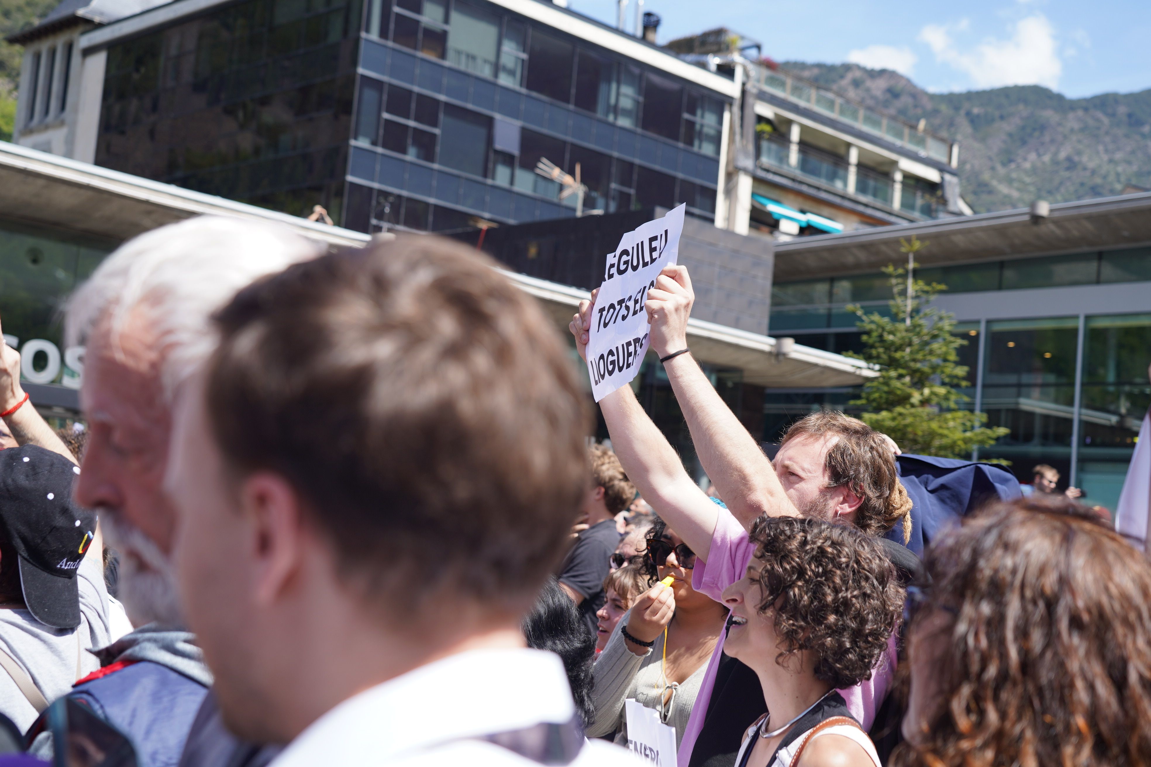 Protestes per l’habitatge durant el discurs d’Espot. 