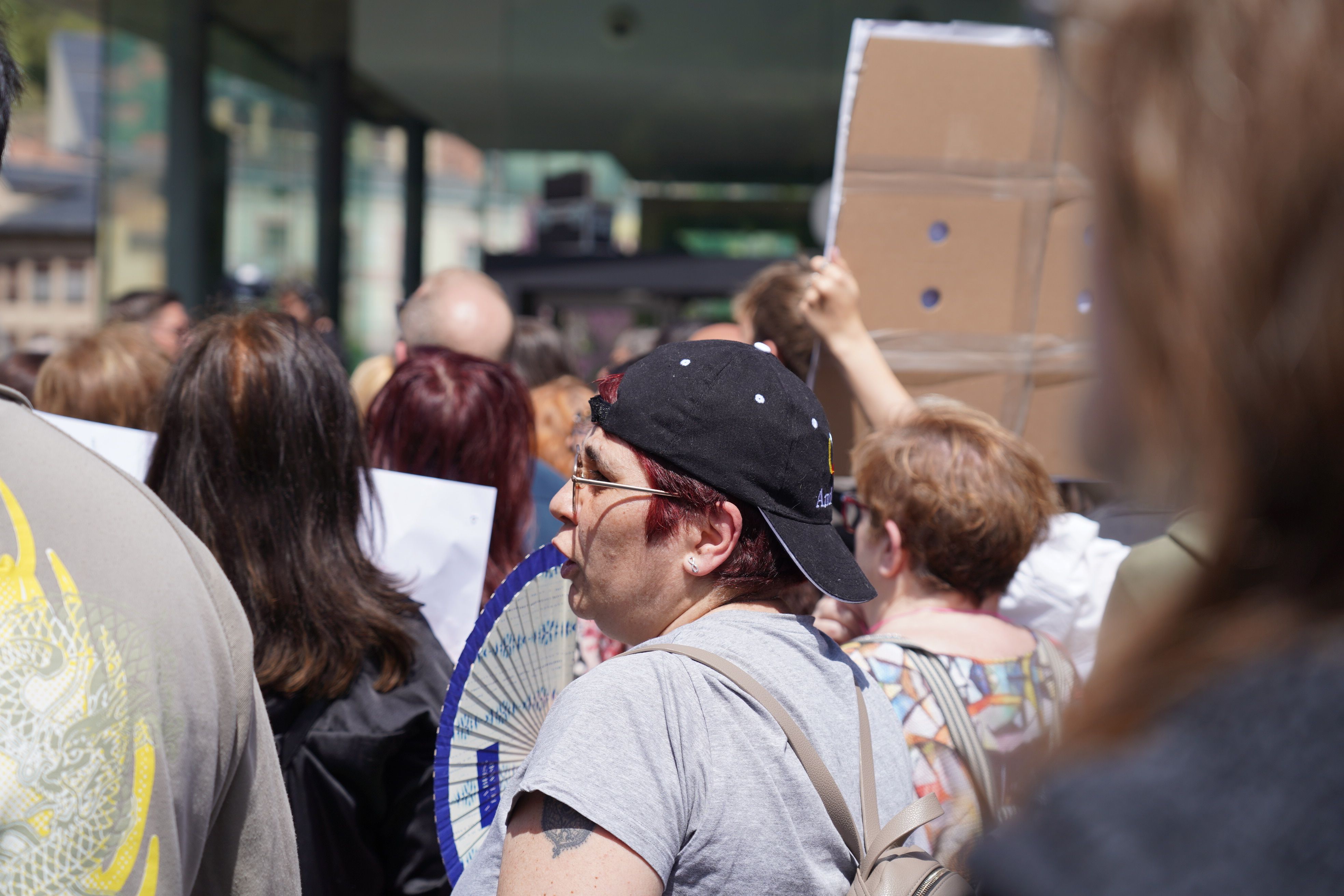 Rebeca Bonache durant la protesta.