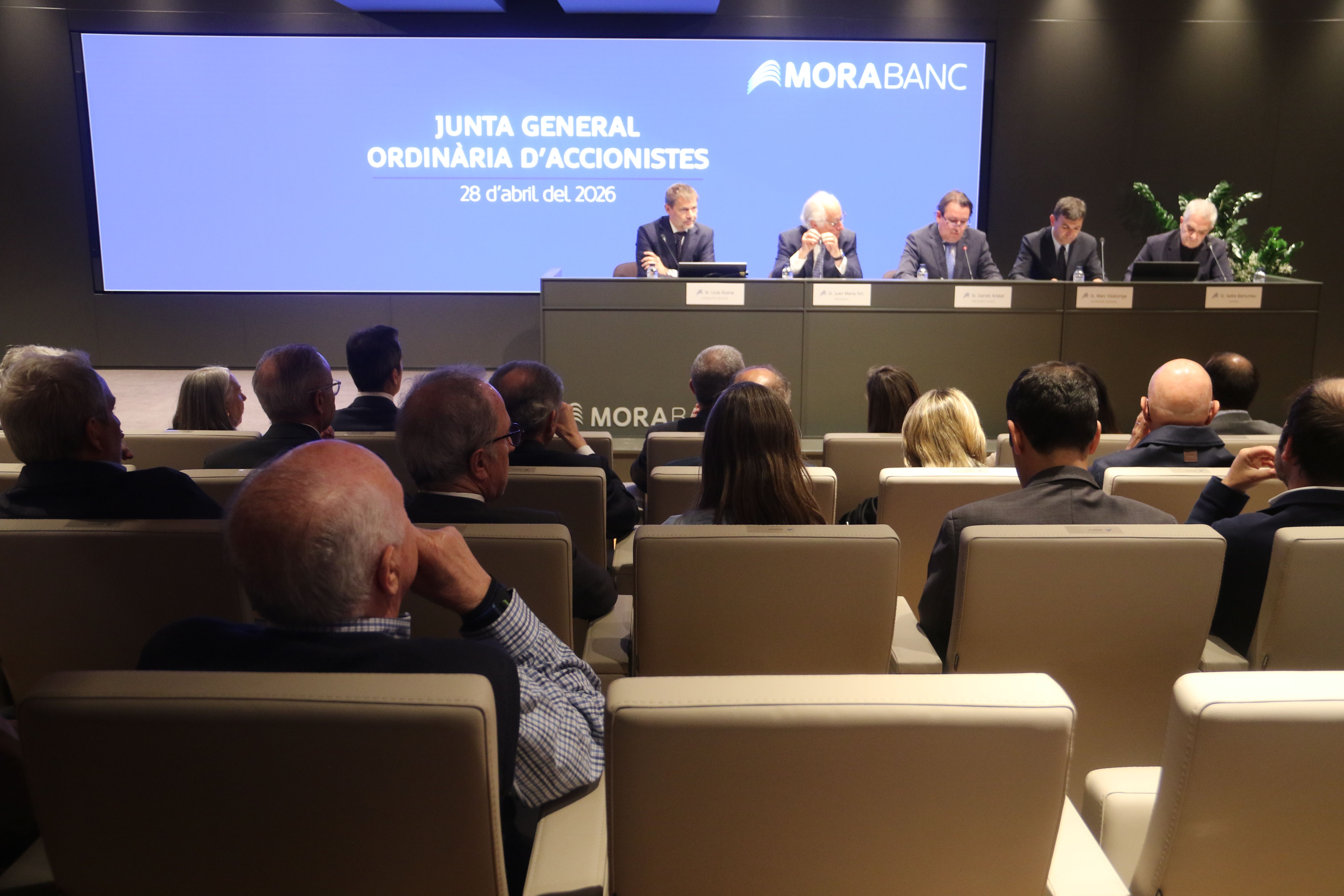 Moments inicials de l'assemblea d'accionistes.