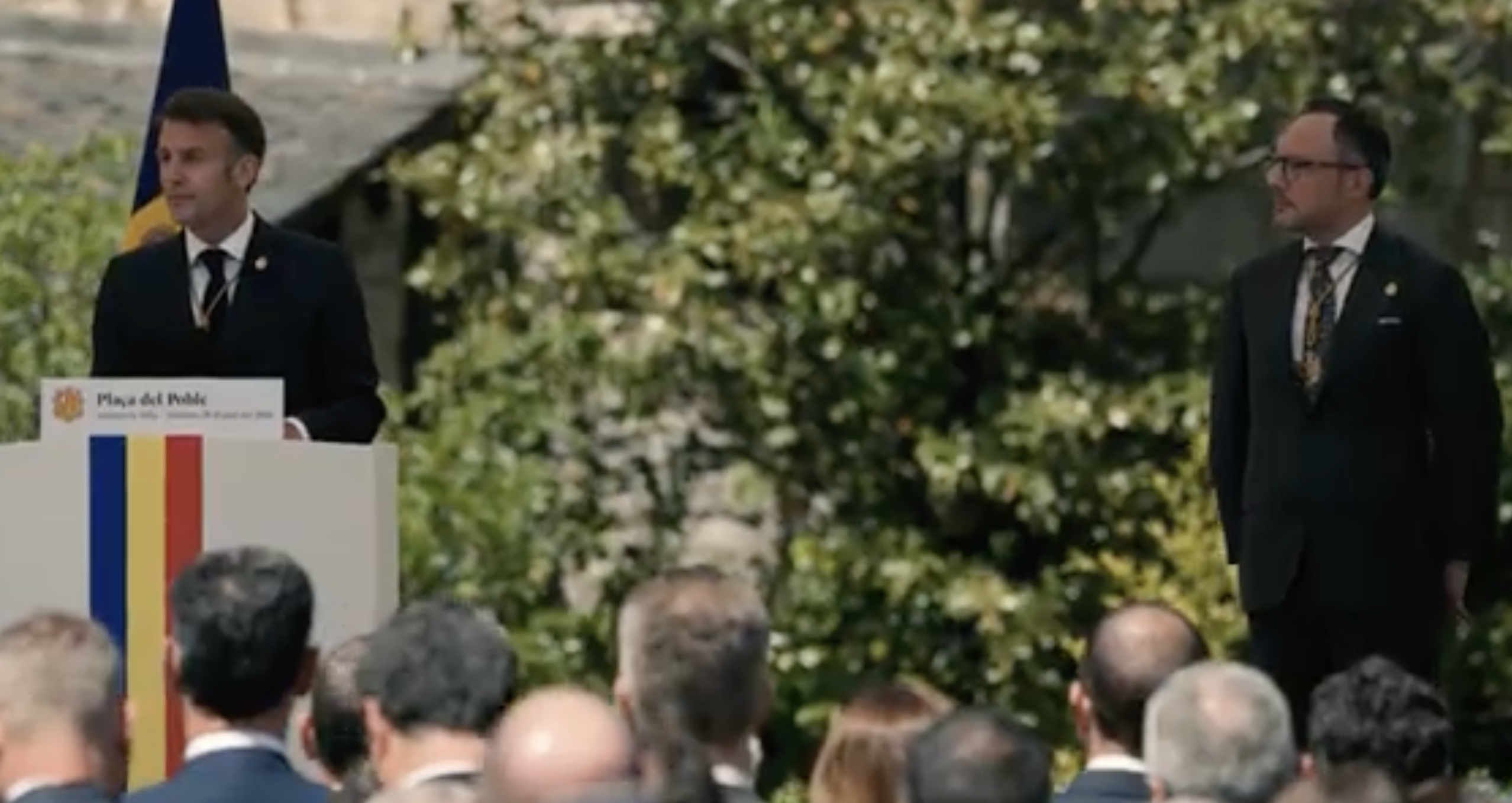 Discurs Macron plaça del poble