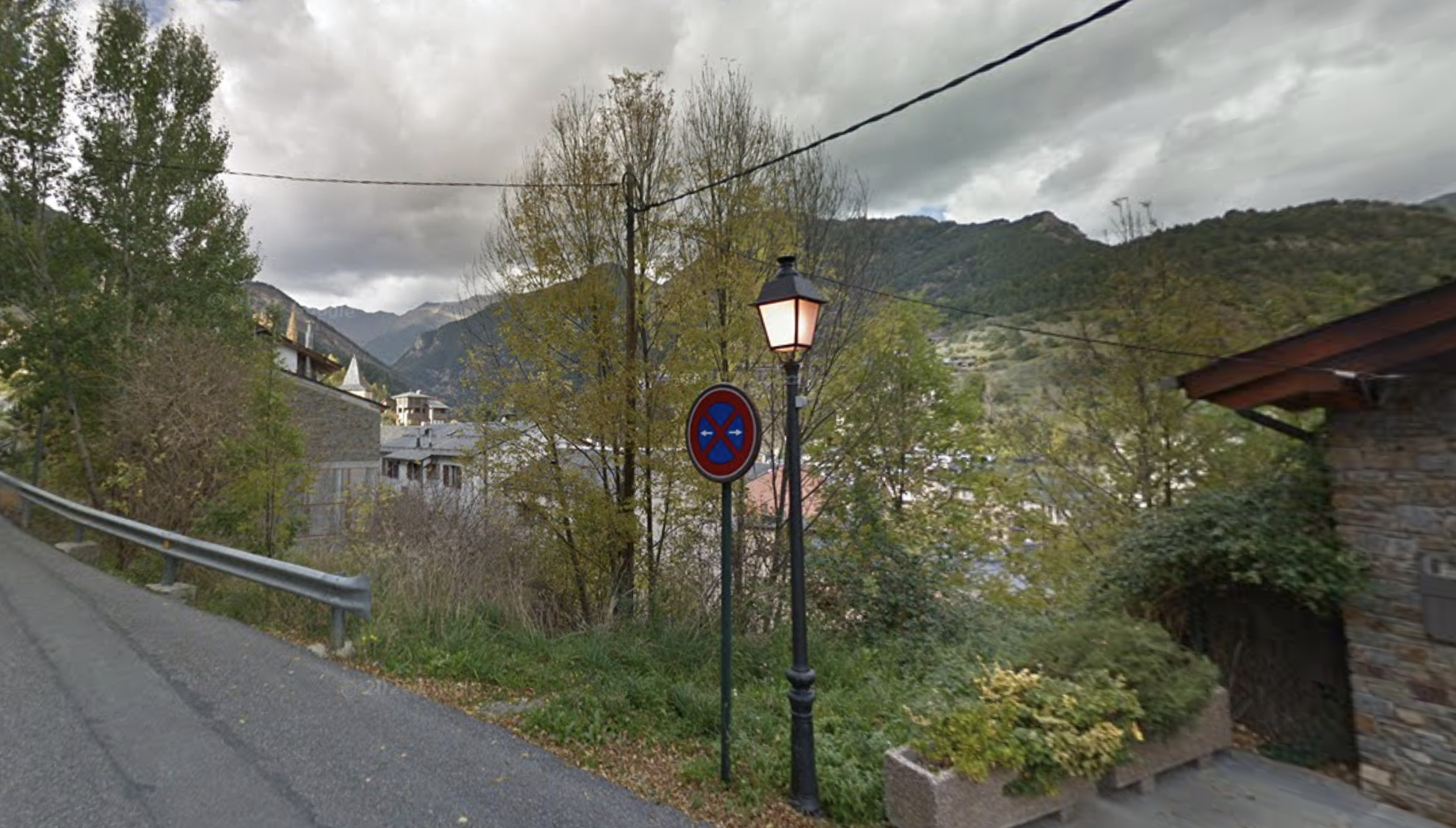 El terreny, des del carrer doctor Vilanova, on es construirà el nou bloc.