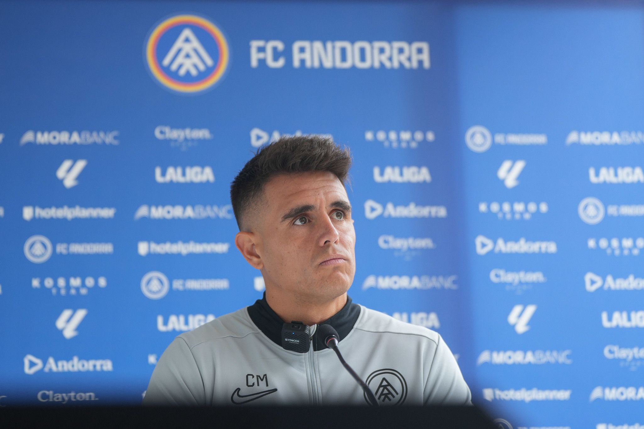 Manso, aquest dijous en roda de premsa, mira lleugerament cap amunt. 