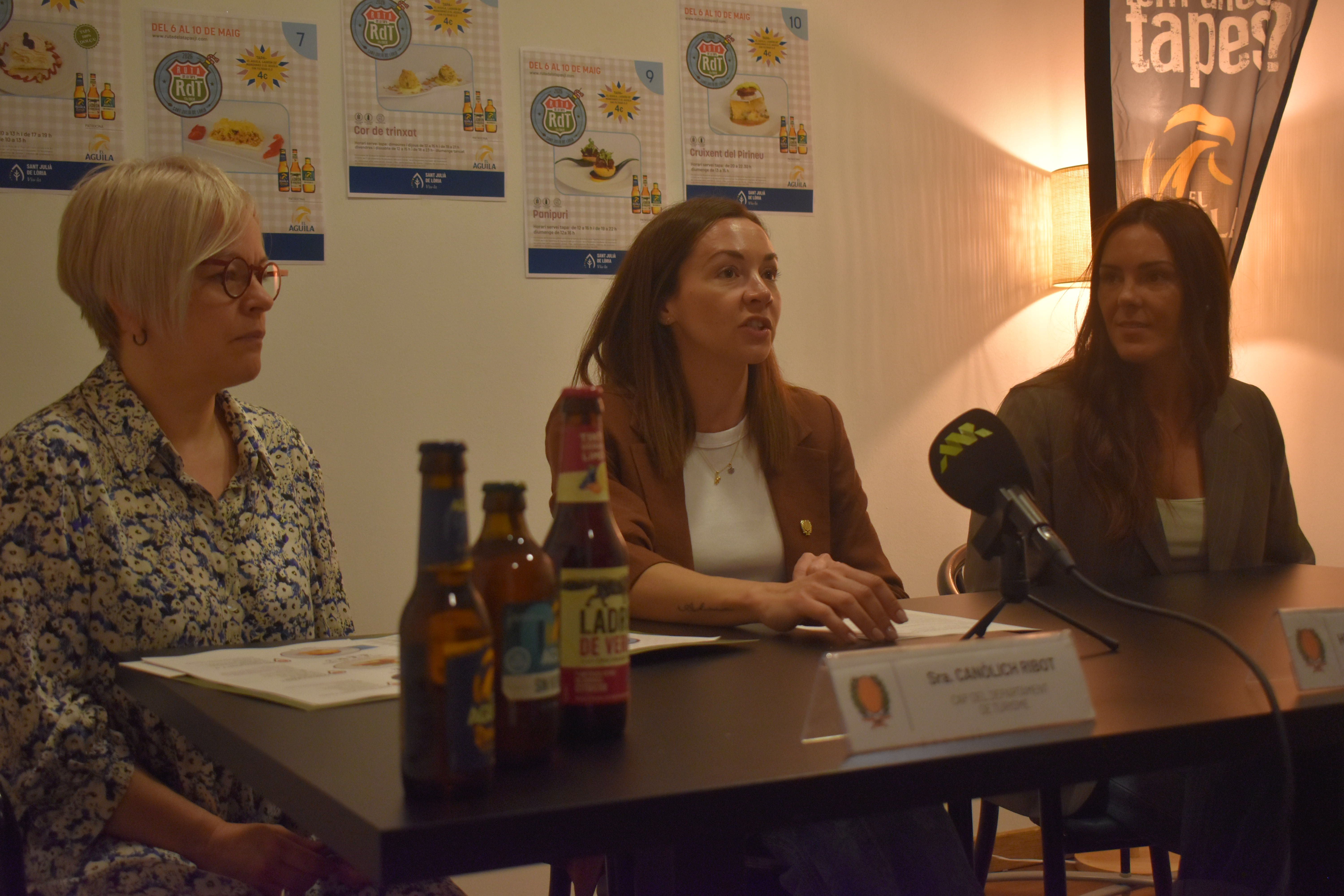 La cap de departament de Turisme de Sant Julià de Lòria, Canòlich Ribot; la cònsol menor, Sofia Cortesao, i la directora comercial de IDPA, Ondara Llabrés.