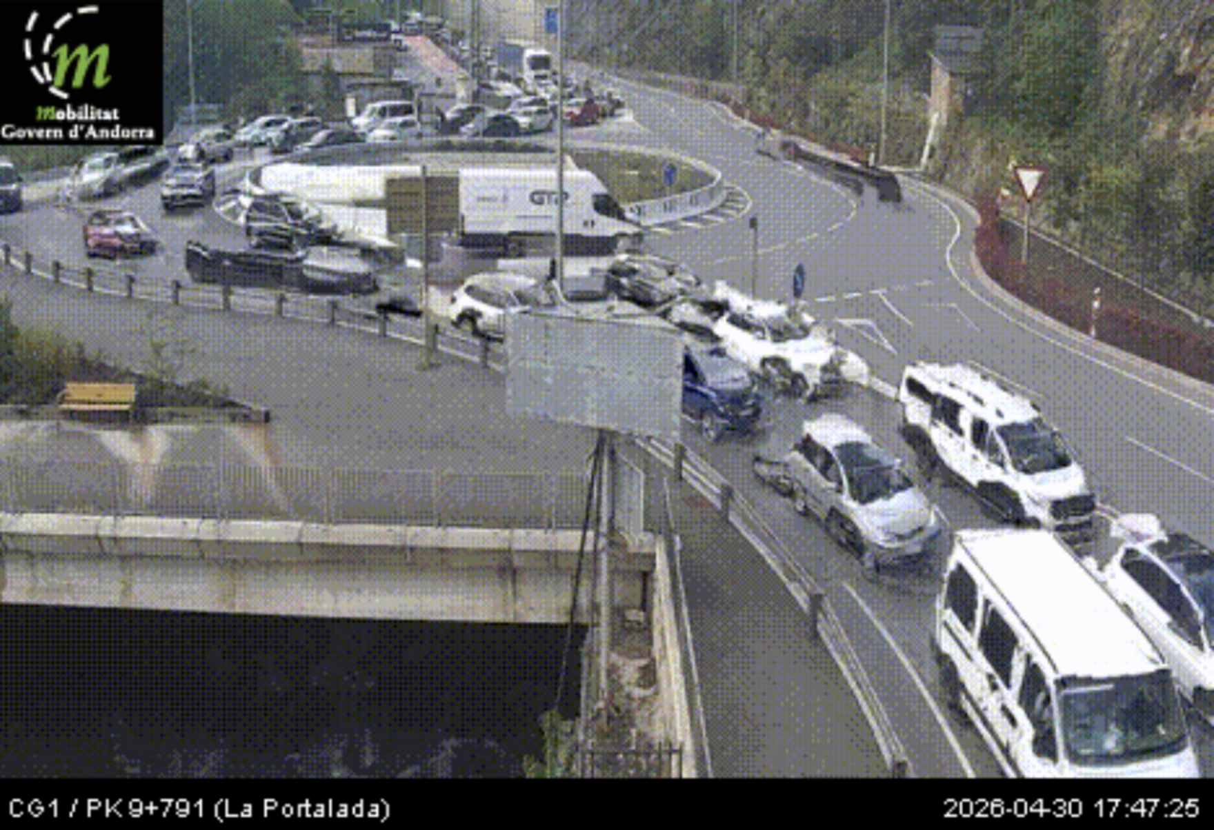 Retencions a la rotonda de la Portalada aquesta tarda.