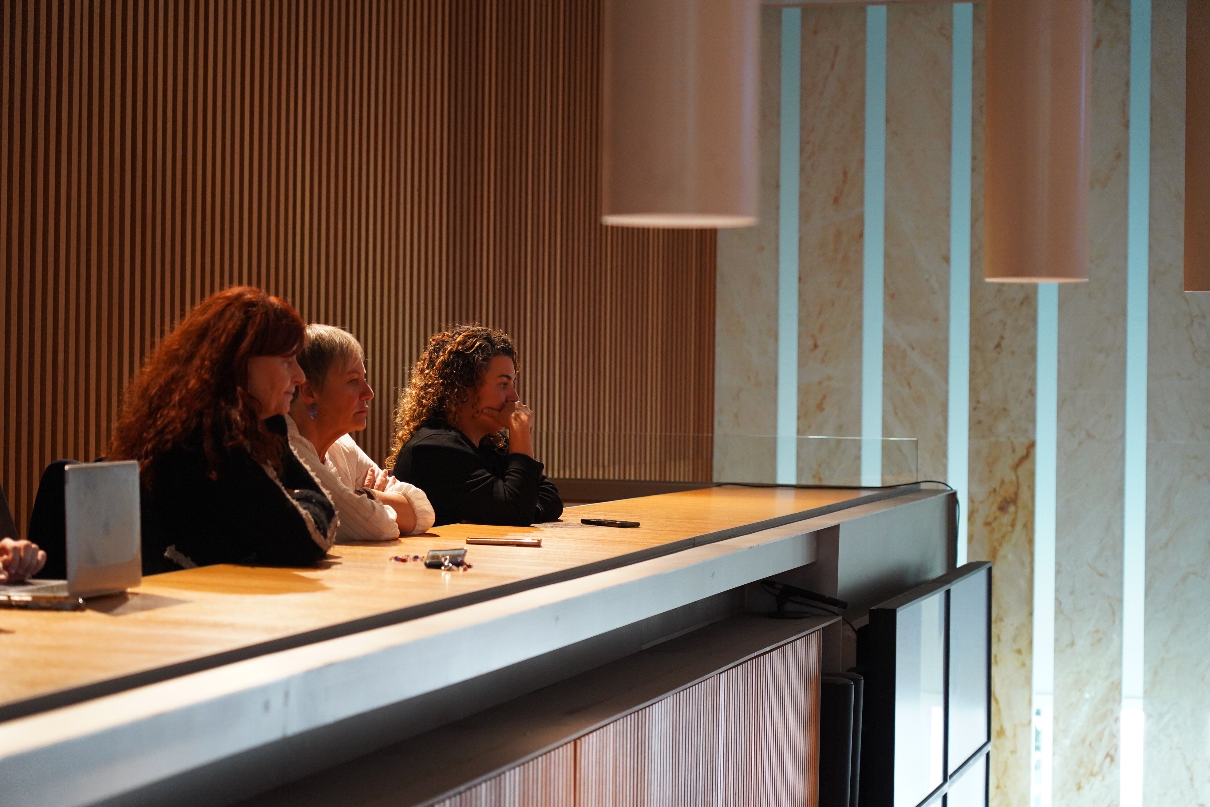 Representants de l'ADA seguint el debat.