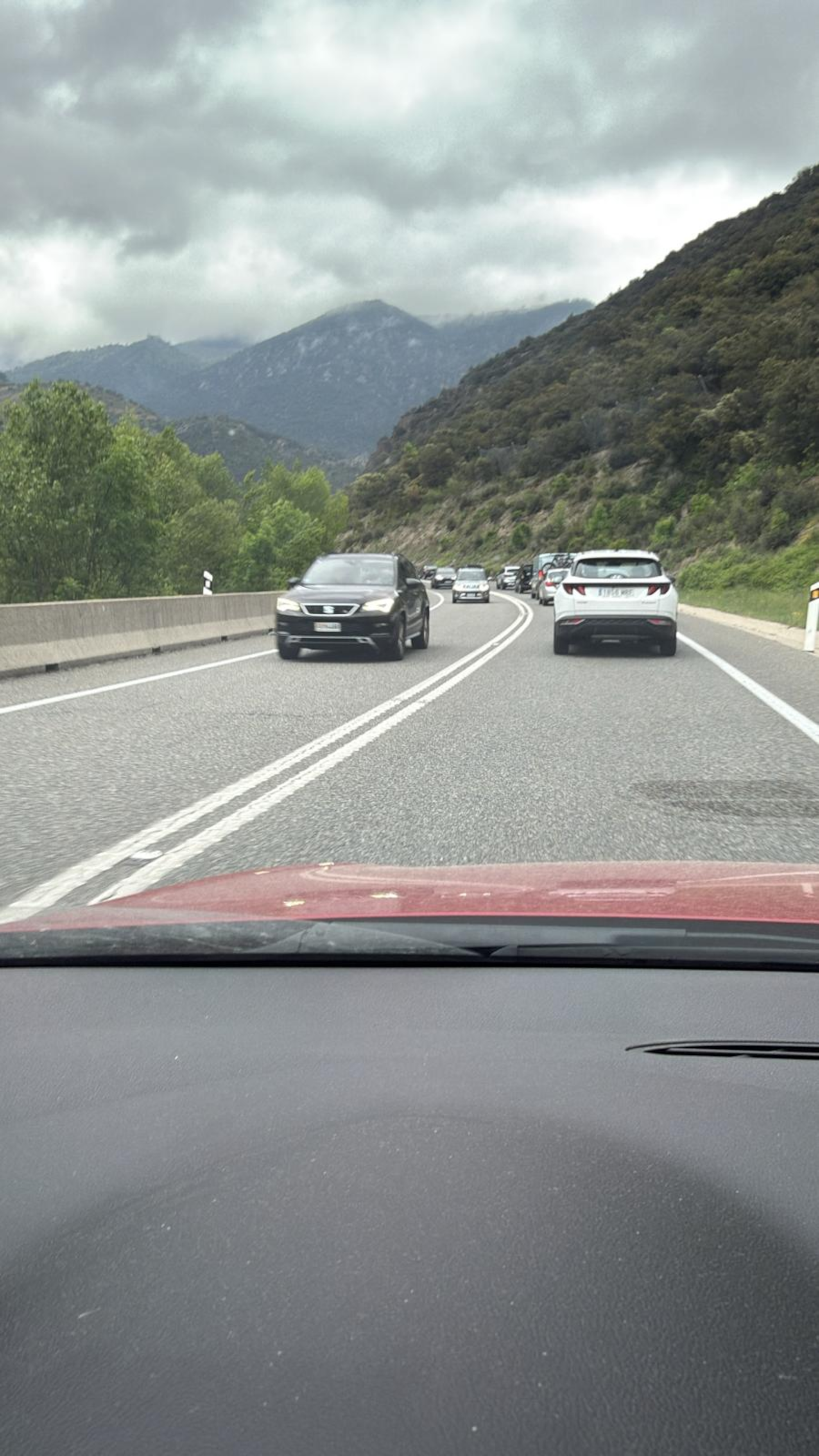 Trànsit molt dens d'entrada al Principat aquest dissabte al migdia. 