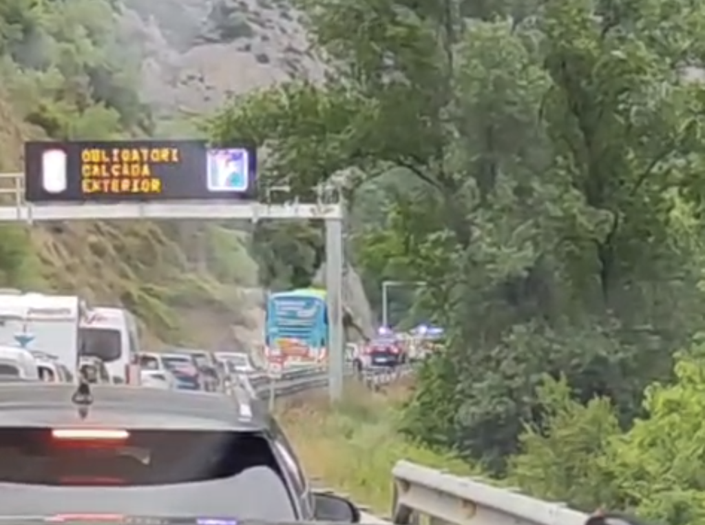 Retencions a la C-14 per culpa de l'accident.