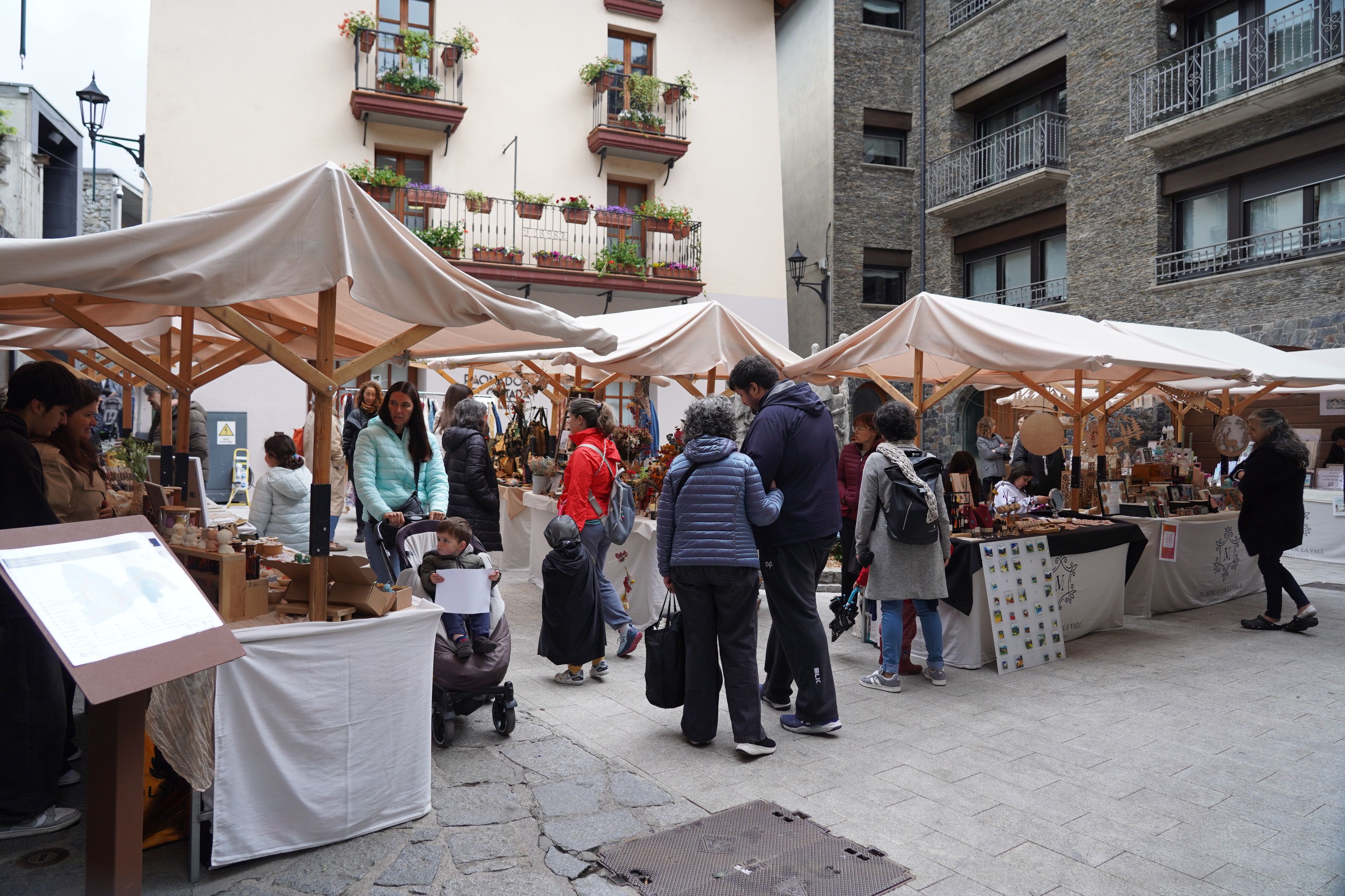 Les parades, a la placeta de Sant Esteve.