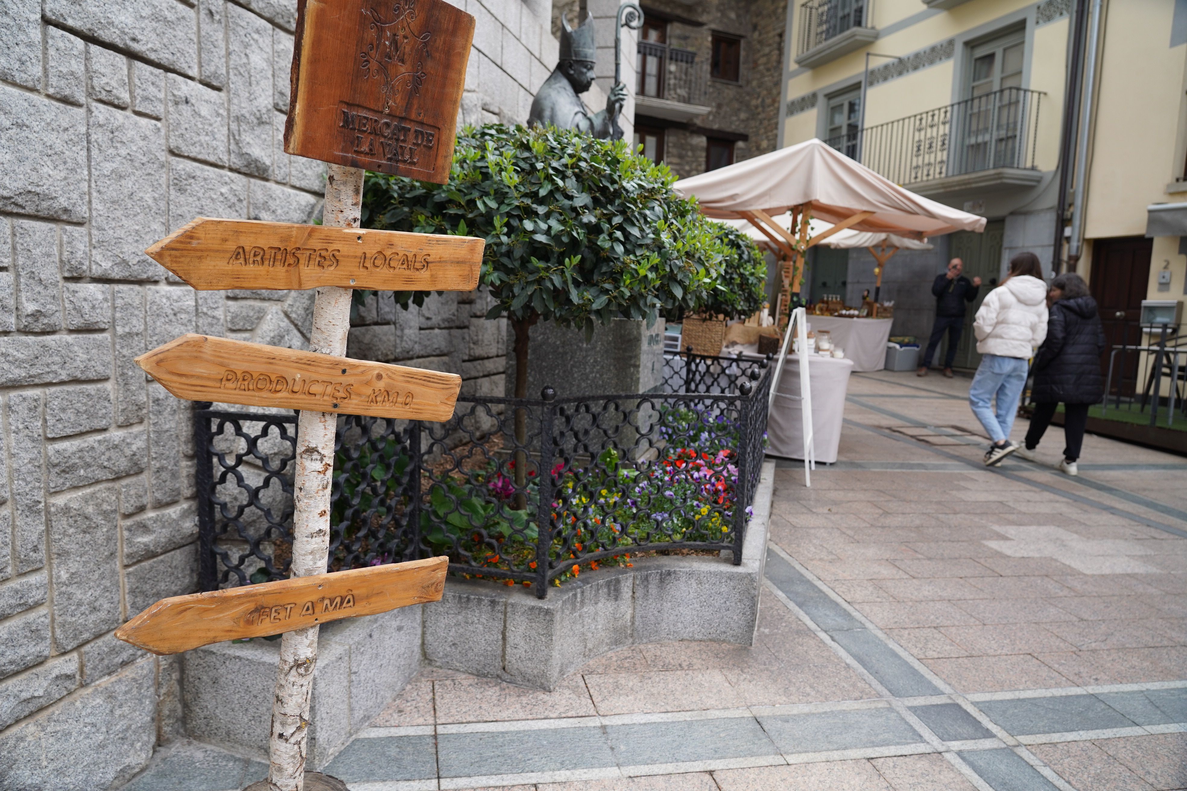 L'entrada al carrer de la Vall.