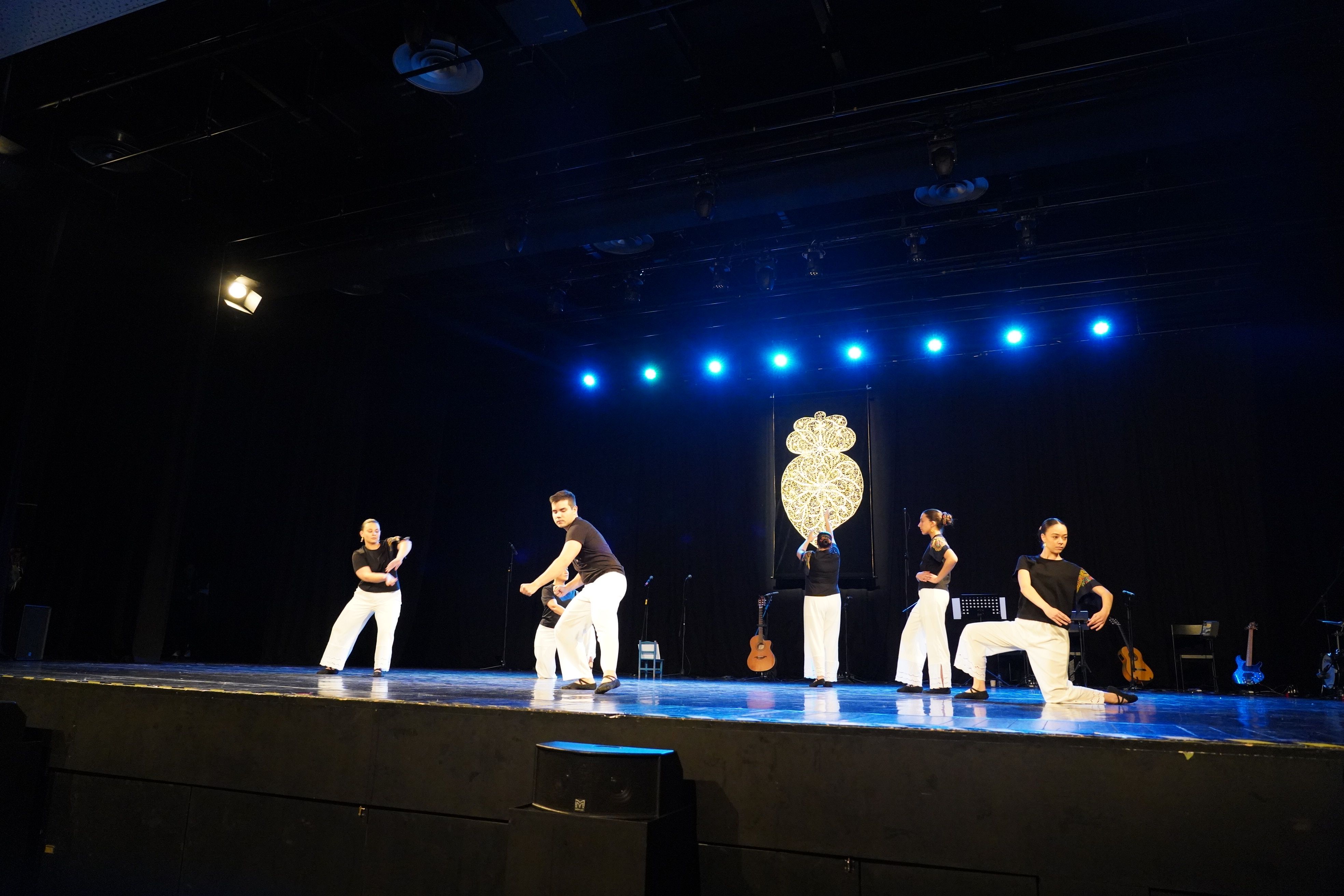 L'actuació inicial del festival.