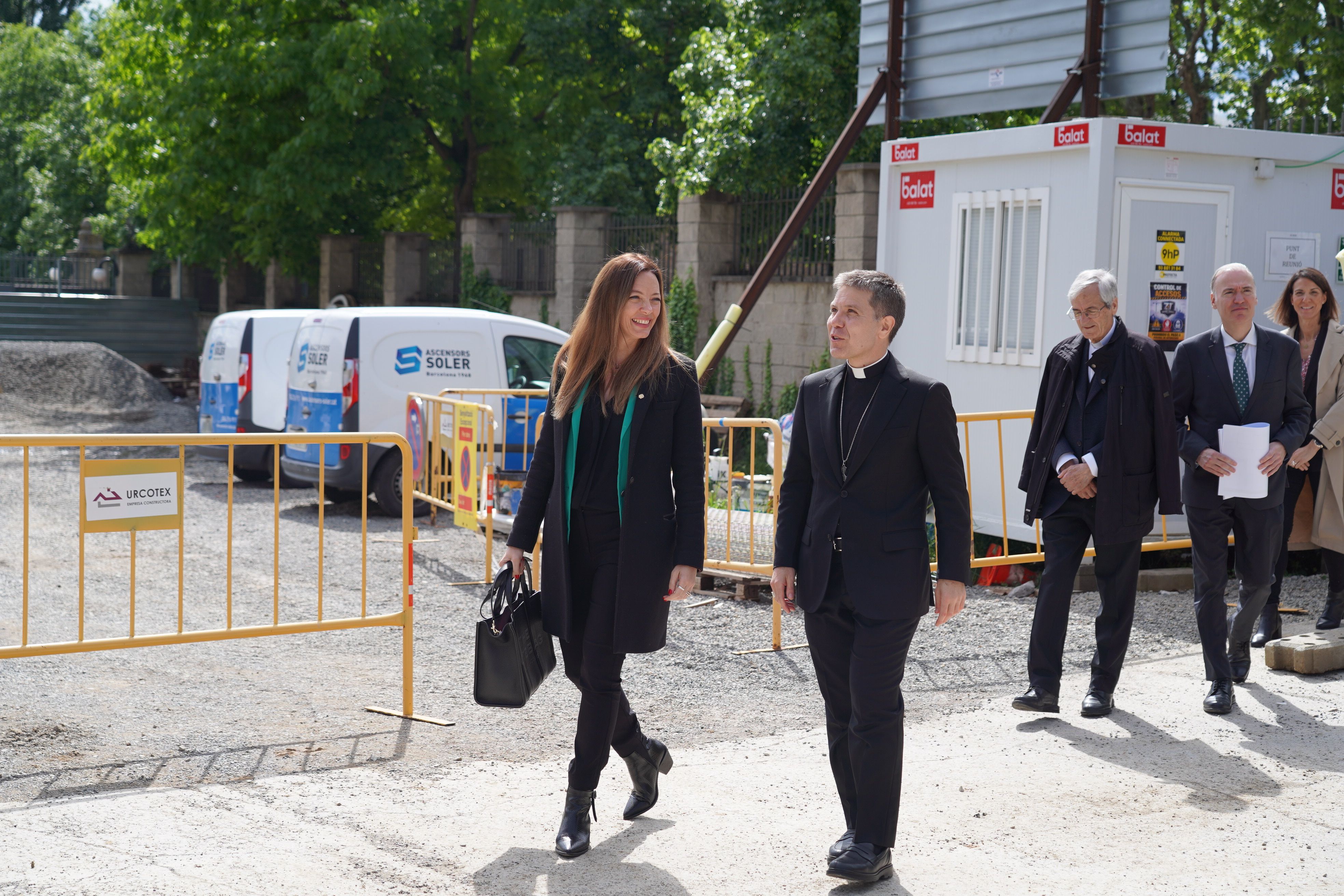 Arribada de la ministra de Salut, Helena Mas, i del bisbe d'Urgell i Corpríncep episcopal, Josep-Lluís Serrano Pentinat. Arribada de la ministra de Salut, Helena Mas, i del bisbe d'Urgell i Corpríncep episcopal, Josep-Lluís Serrano Pentinat.