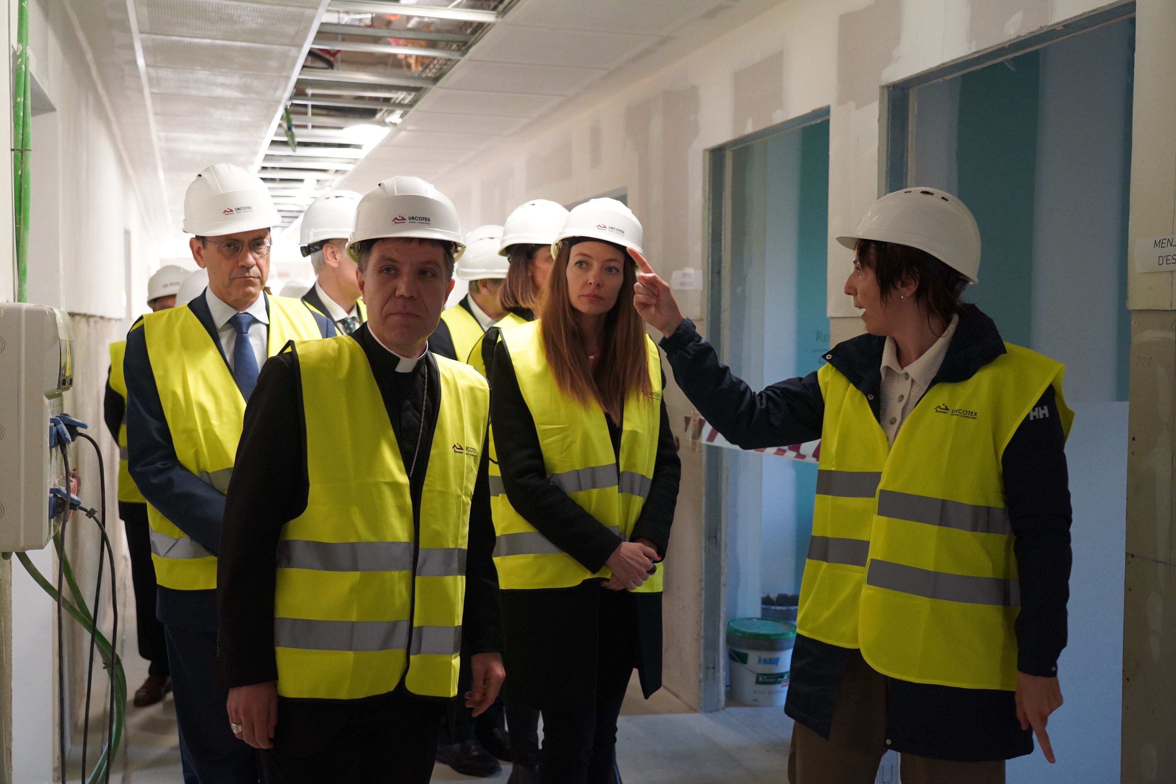 La ministra i el Copríncep durant la visita. 