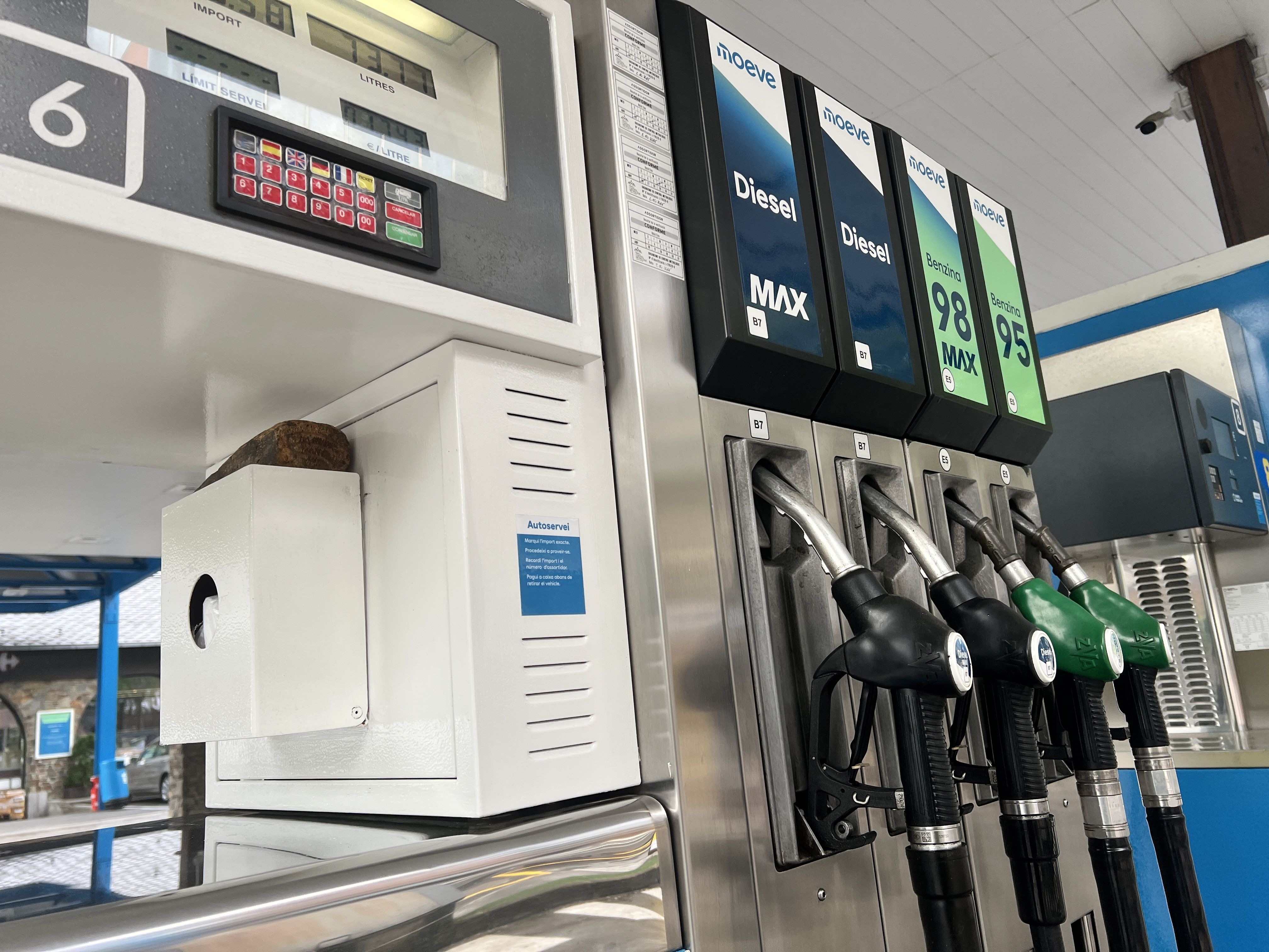 Sortidors de carburant.