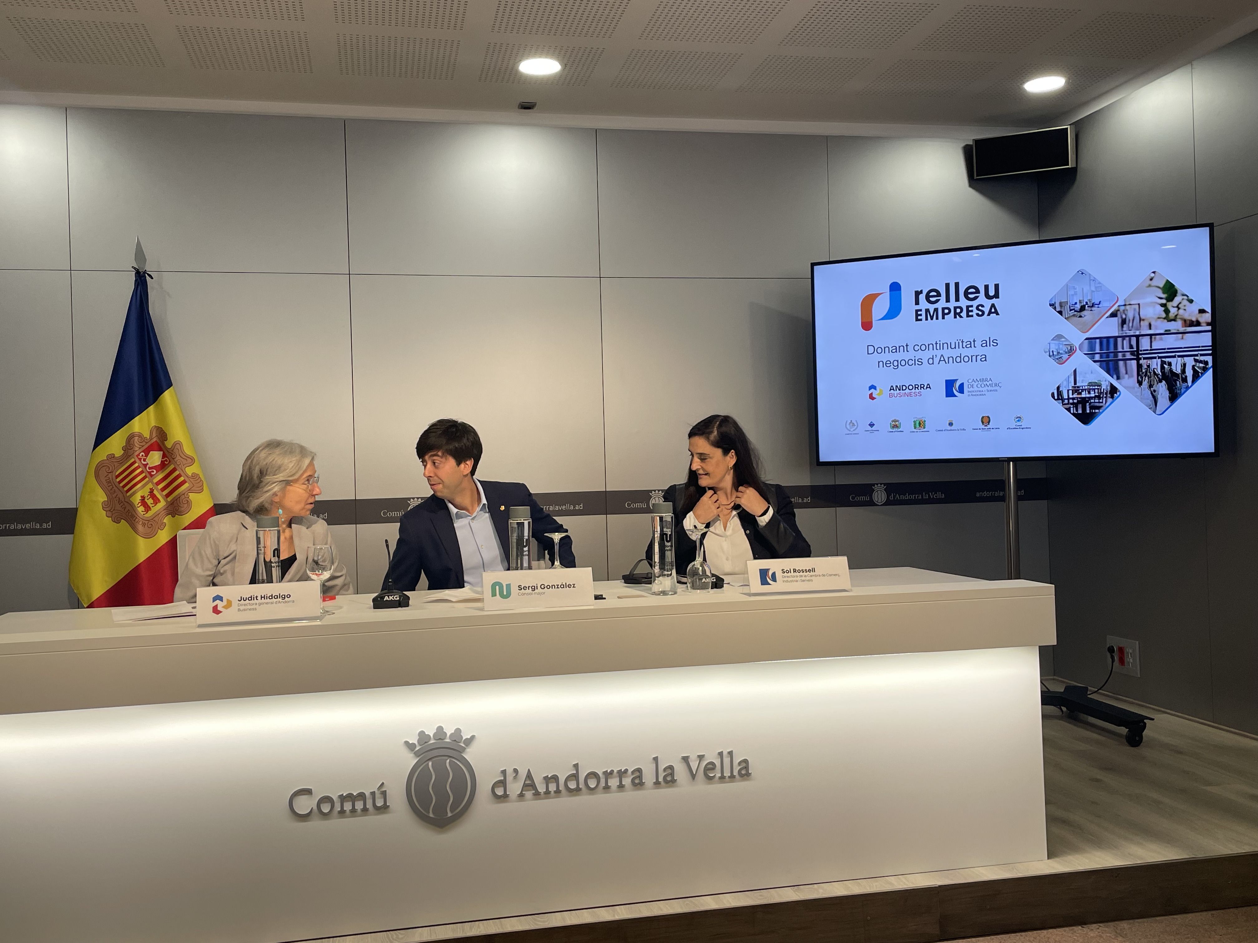 Hidalgo, González i Rossell durant la presentació.