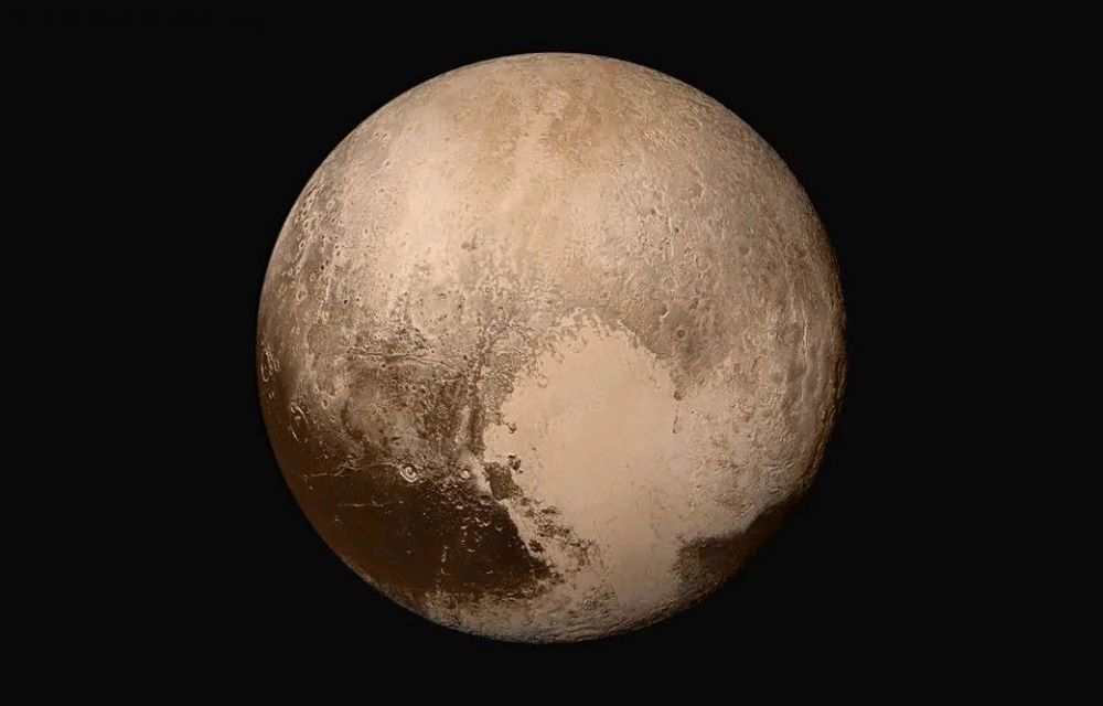 Combinació de 4 imatges de la càmera LORRI i l'instrument Ralph de la New Horizons per crear una vista en color real de Plutó al juliol del 2015 - Crèdit: NASA/JHUAPL/SwRI