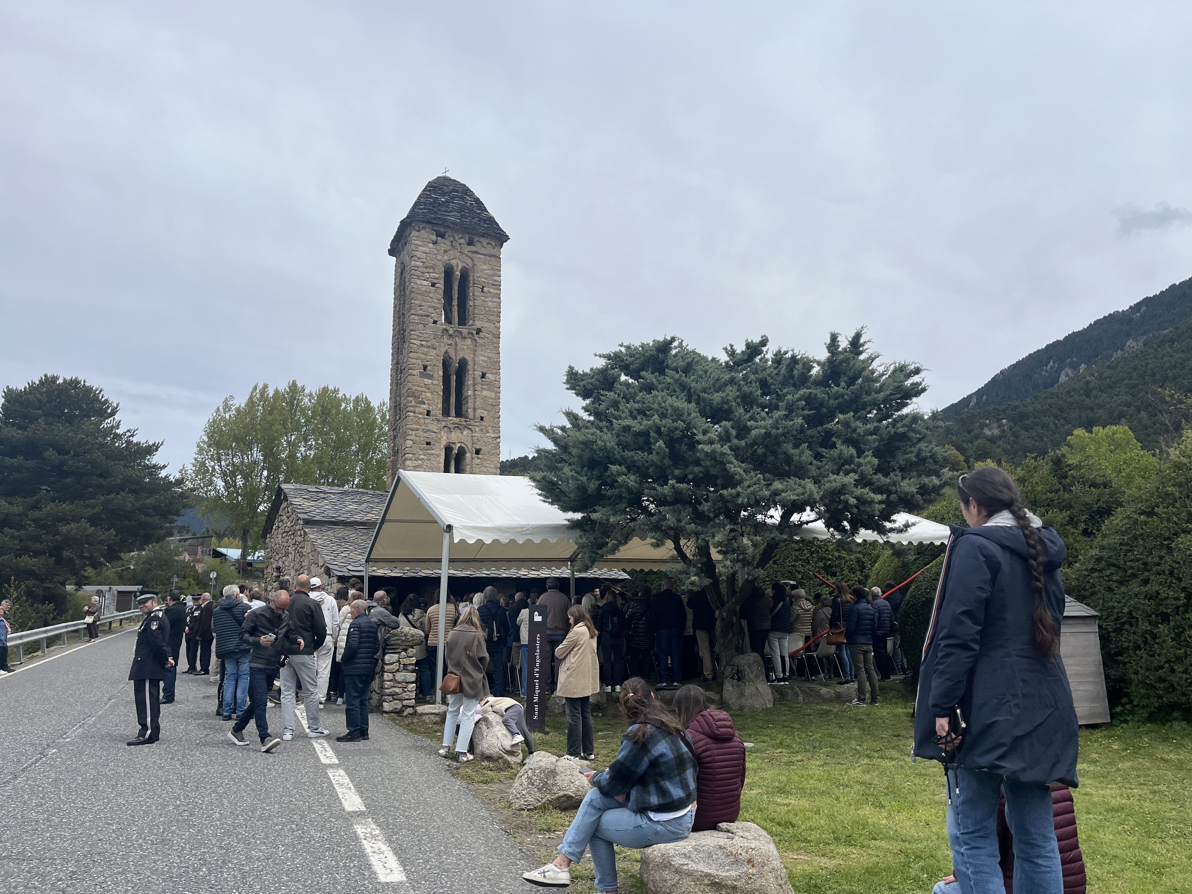 Entorns de l'Església de Sant Miquel d'Engolasters, aquest matí.