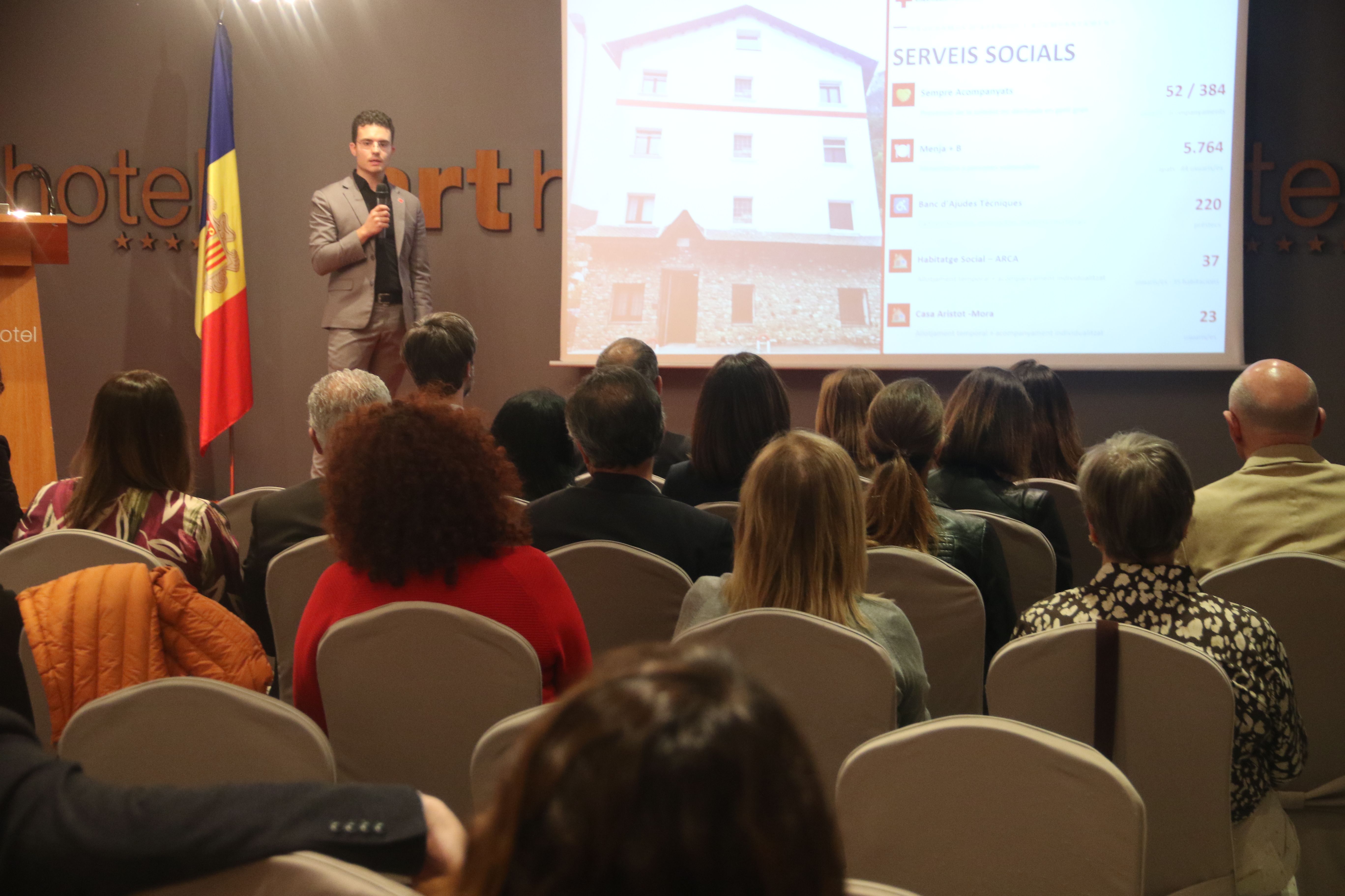 El director de la Creu Roja Andorrana, Jordi Ribes, exposant la memòria del 2025.