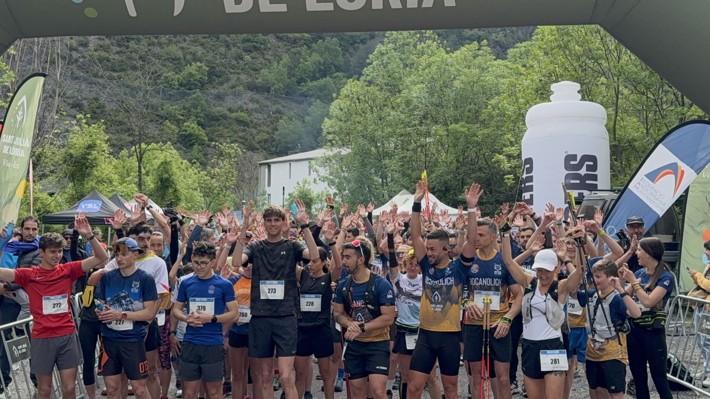 Els participants, a la sortida de la Volta a Nagol. 
