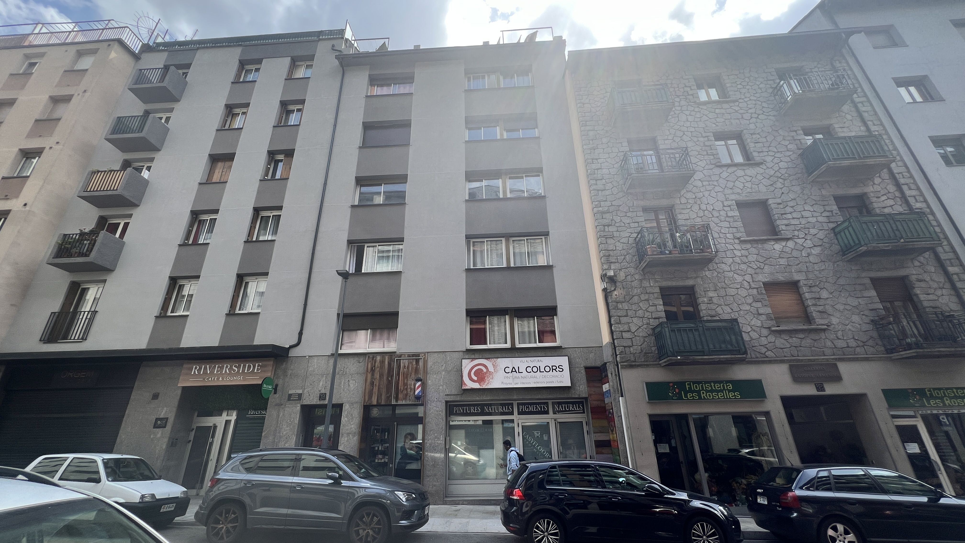Els edificis 34 i 36 de l'avinguda Mitjavila.