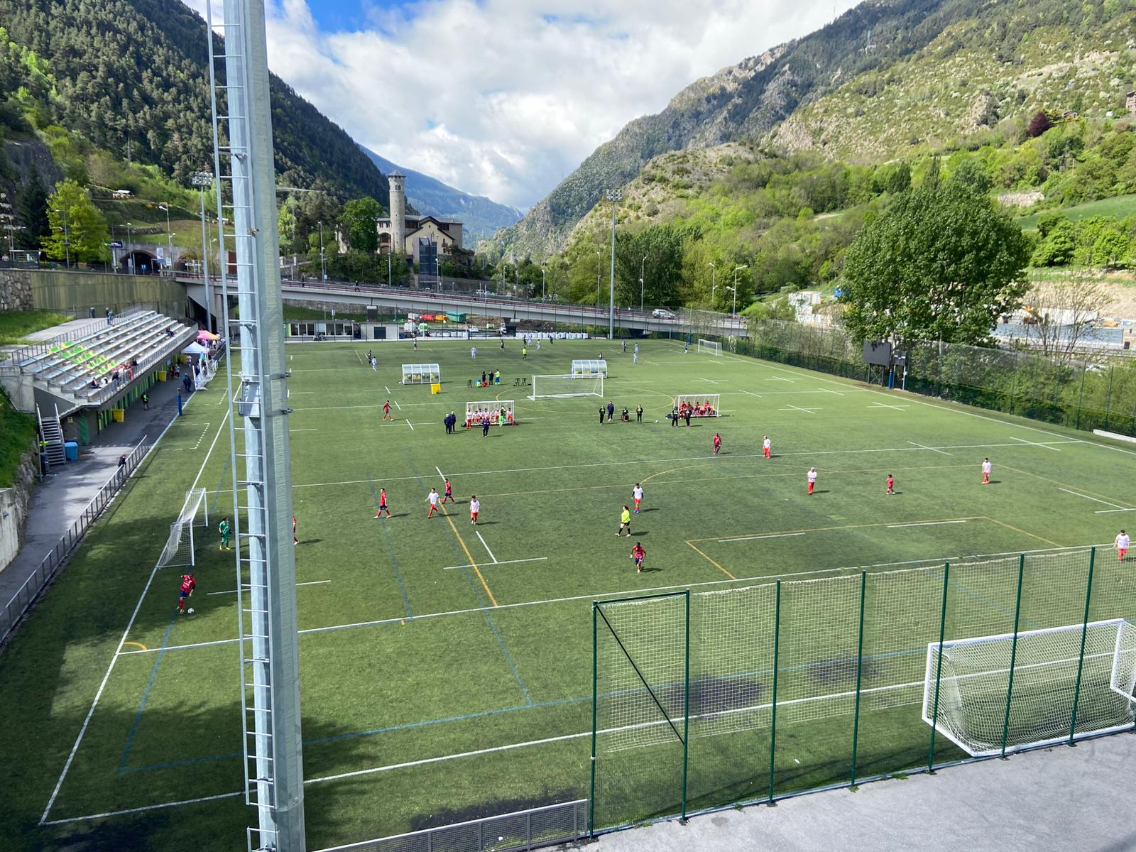 Vista des de l'entrada a les instal·lacions de Prada de Moles. Vista des de l'entrada a les instal·lacions de Prada de Moles.