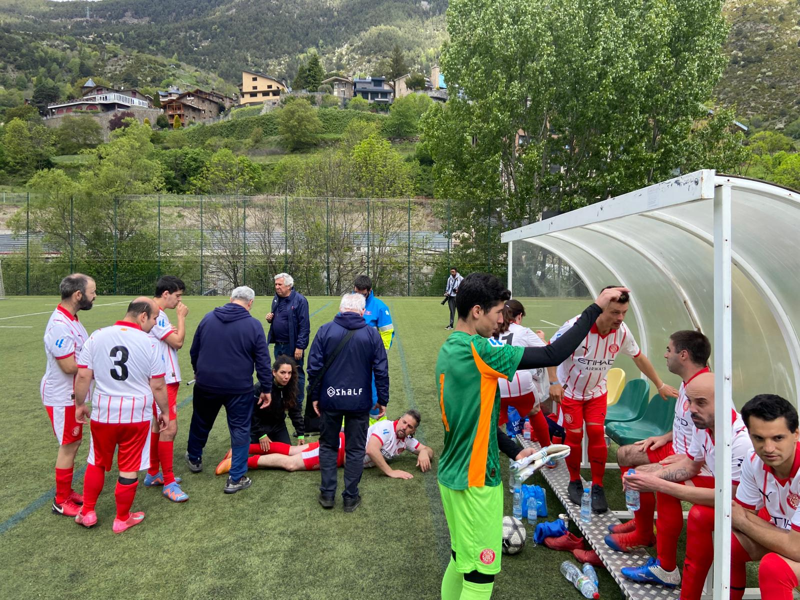 Massatge inclòs per un dels jugadors del Girona. Massatge inclòs per un dels jugadors del Girona.